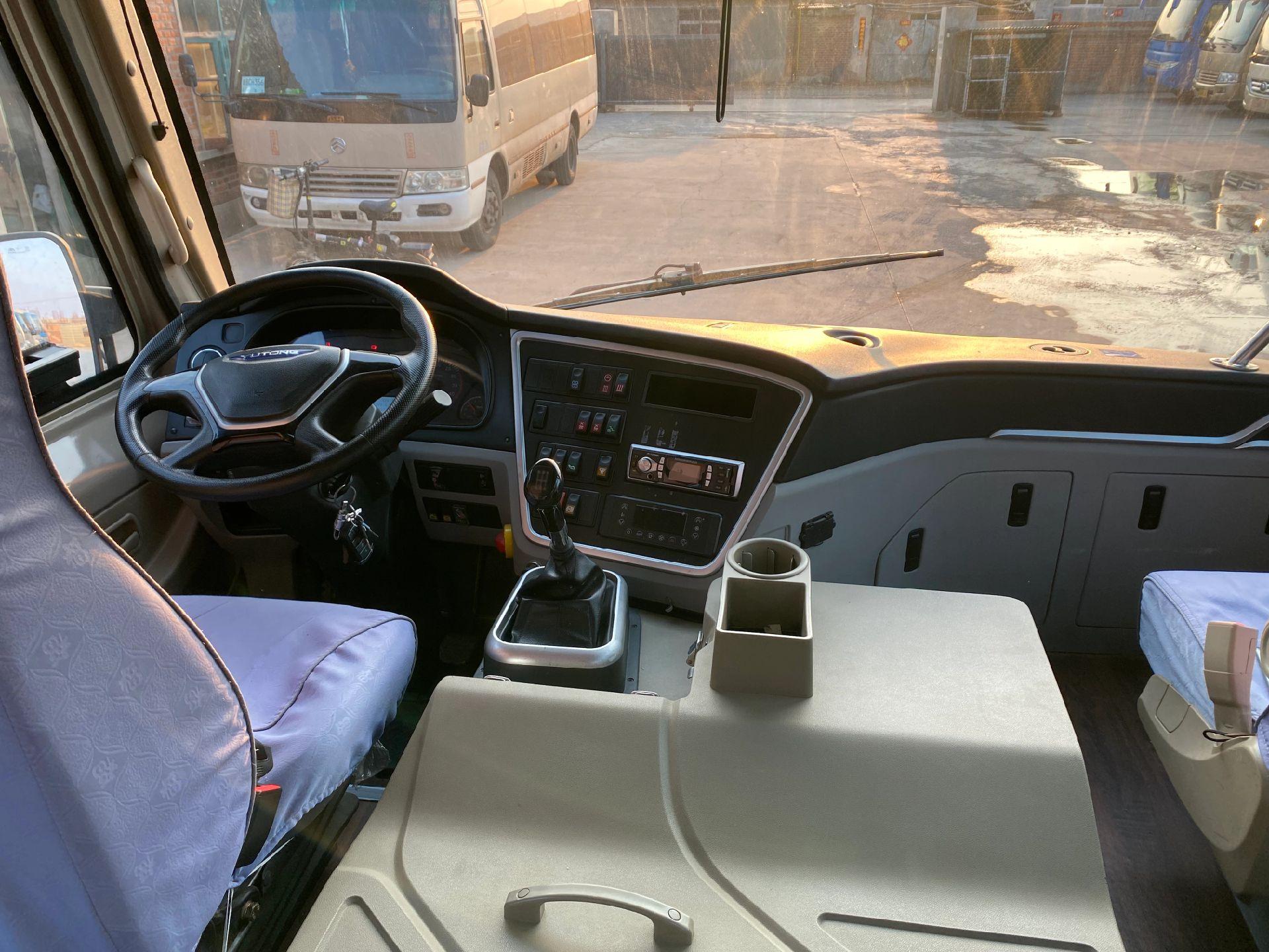 新到2018年3月上牌宇通客车,单位一手车非营运,28座,全车空调,方向