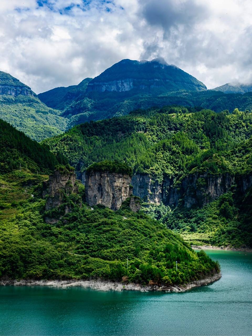 南川金山湖|晚霞 峡谷 免费露营|重庆避暑 上次匆匆路过金山湖,拍了几