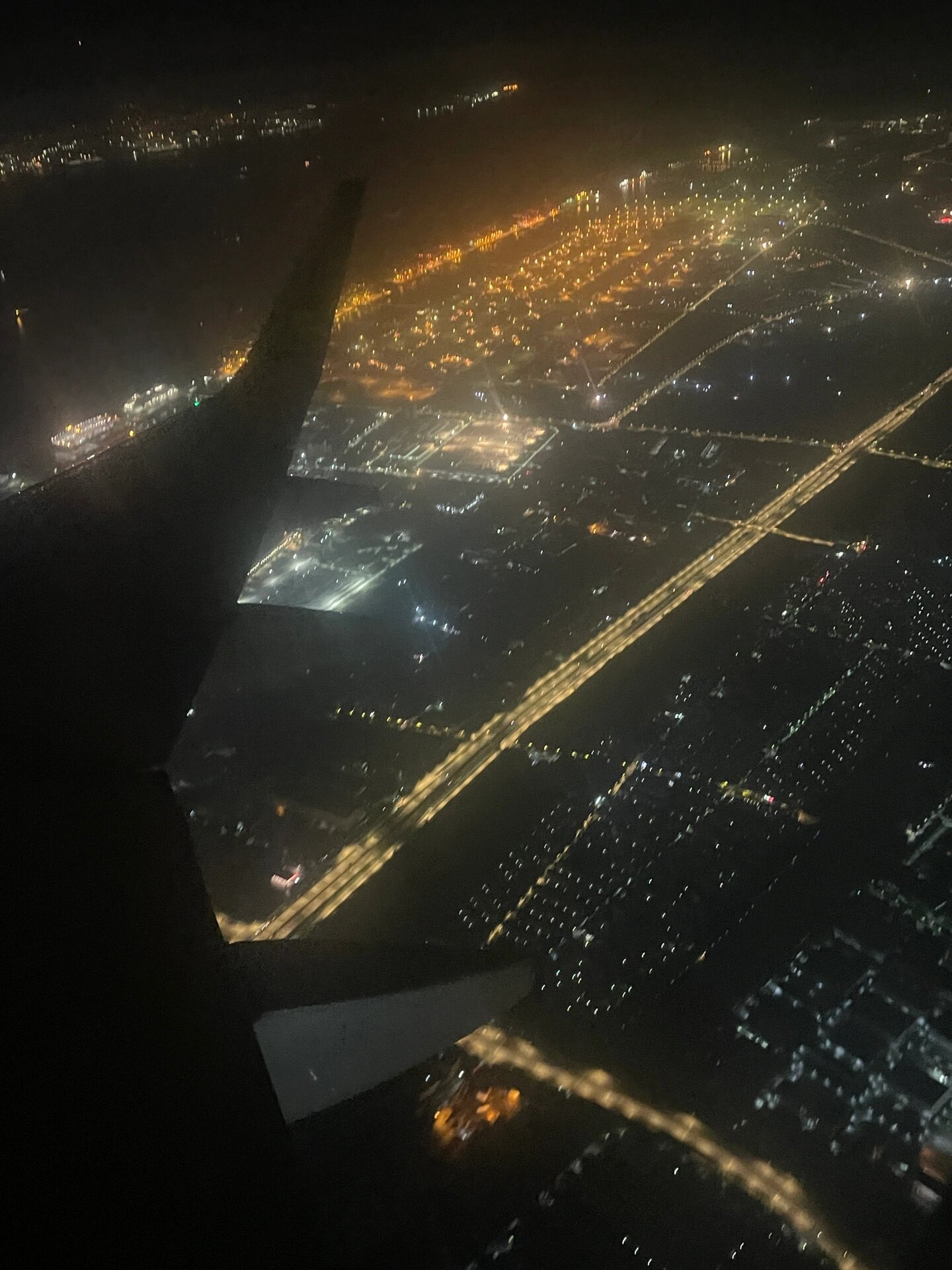 夜晚的浦东机场