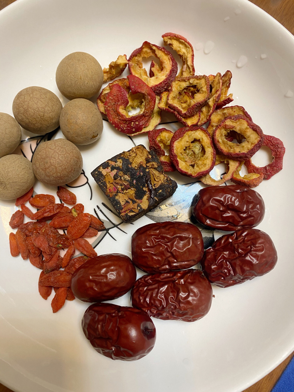 补气血-催经汤 92山楂桂圆红枣枸杞茶 8215材料:红枣6颗,枸杞一