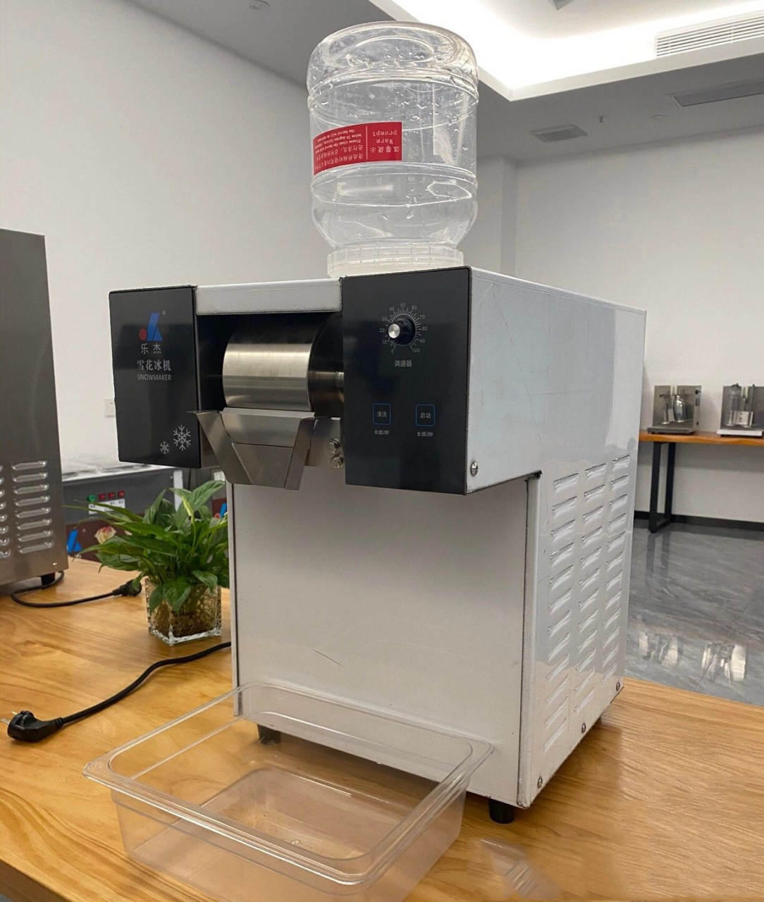 全新雪花冰机出售全新的机器二手的价格 全新乐杰雪花冰机韩国雪冰机