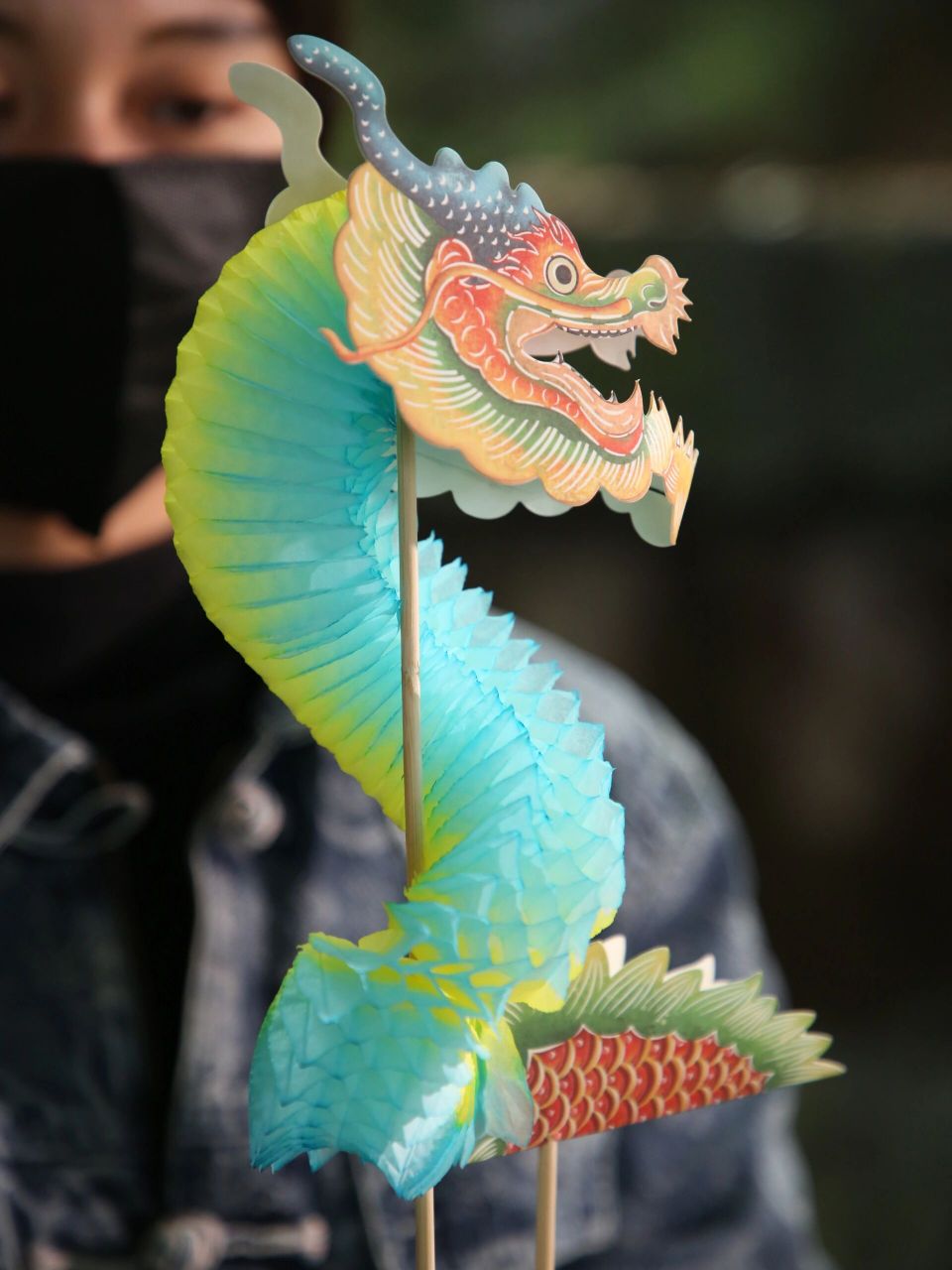 灵感来源于传统手工艺玩具——纸翻花9315 又名手翻花,十八翻