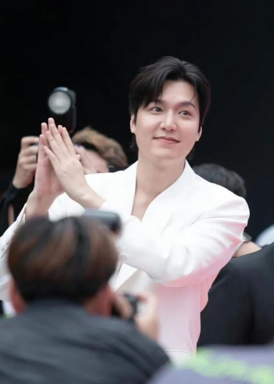 李敏镐肿了 李敏镐又胖到热搜上啦!