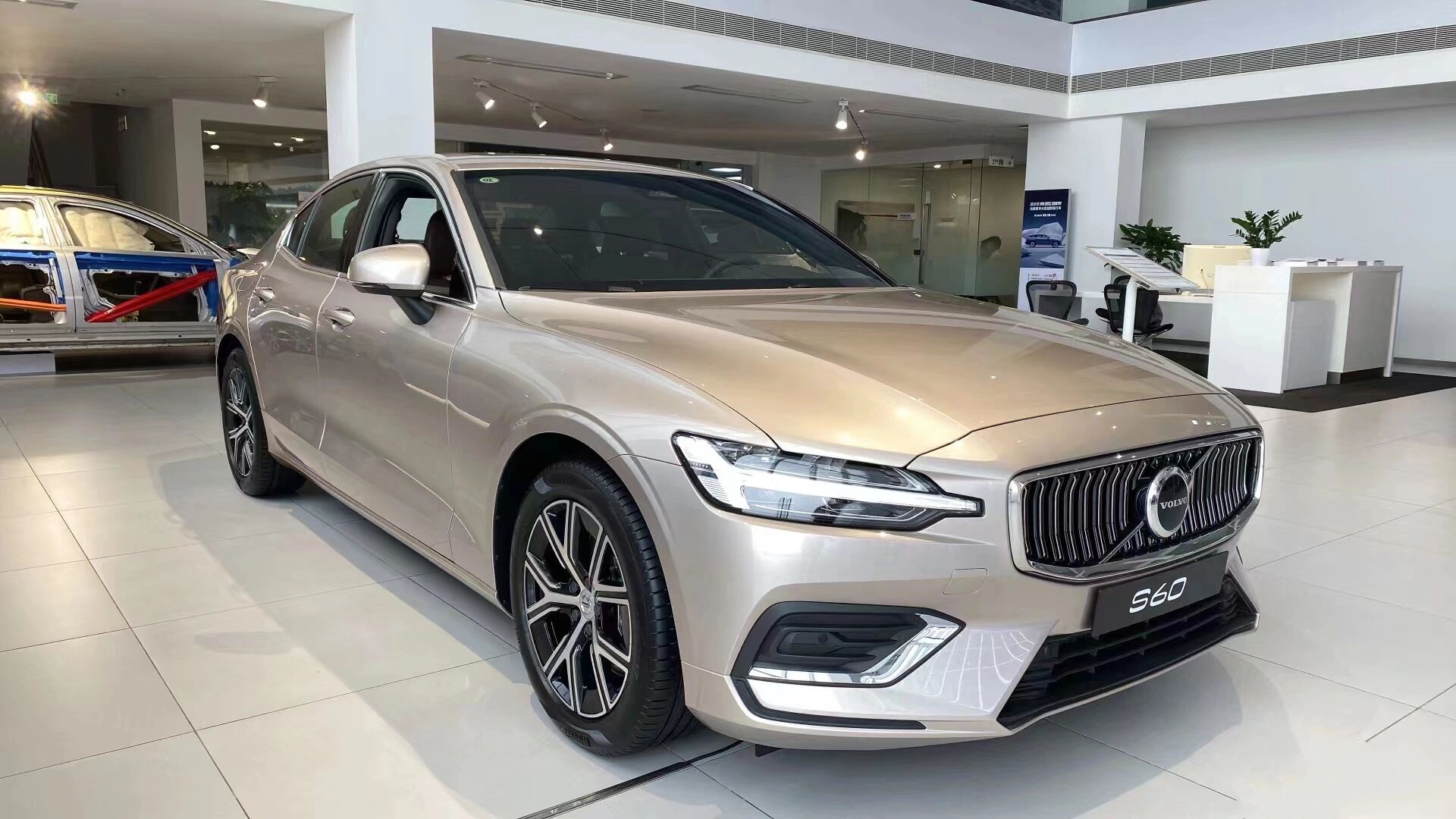 二十万级别的24款沃尔沃s60怎么样 20多万级别的轿车,非属沃尔沃的s60