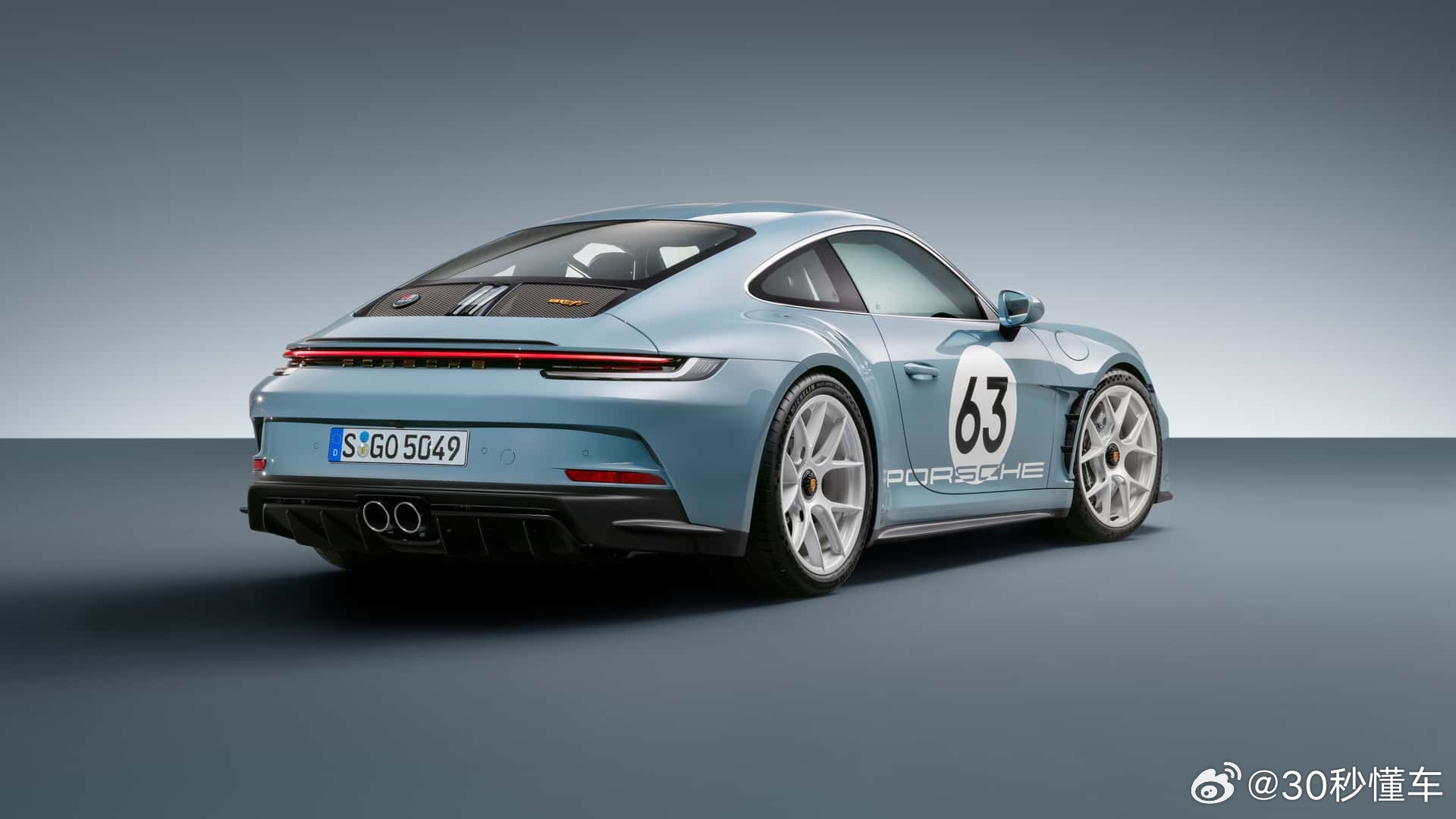 近日,保时捷推出了一款限量版911 s/t,旨在庆祝911车型诞生60周年.