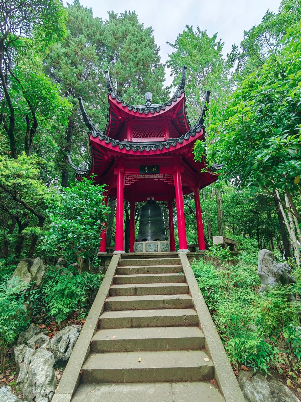 惠南镇古钟园 惠南拍照打卡胜地,位于卫星路的古钟园面积不大,但是