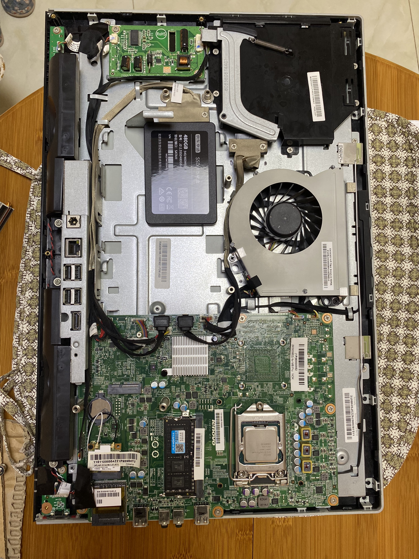 联想一体机c340升级内存硬盘,拆机清理(下 固态硬盘和内存都已经调试