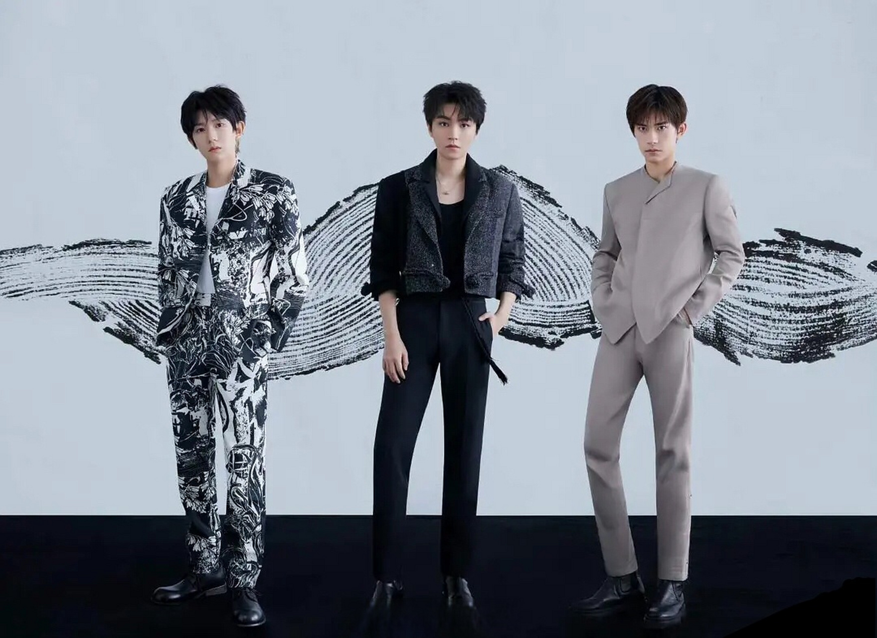 tfboys这十周年宣传照拍的不像是开演唱会,倒是像去打群架,一股子