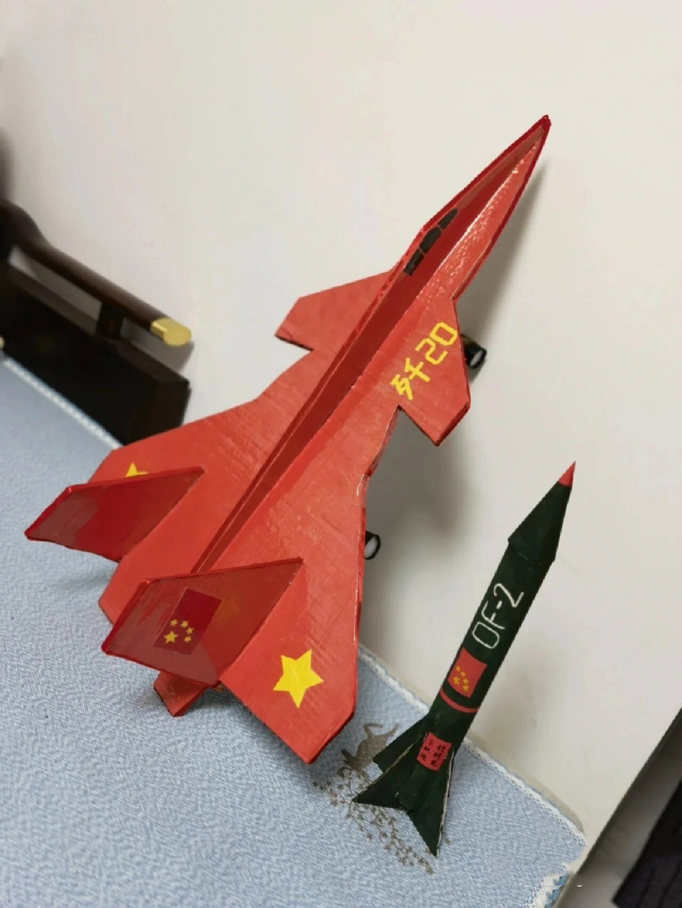 幼儿园亲子手工飞机模型 