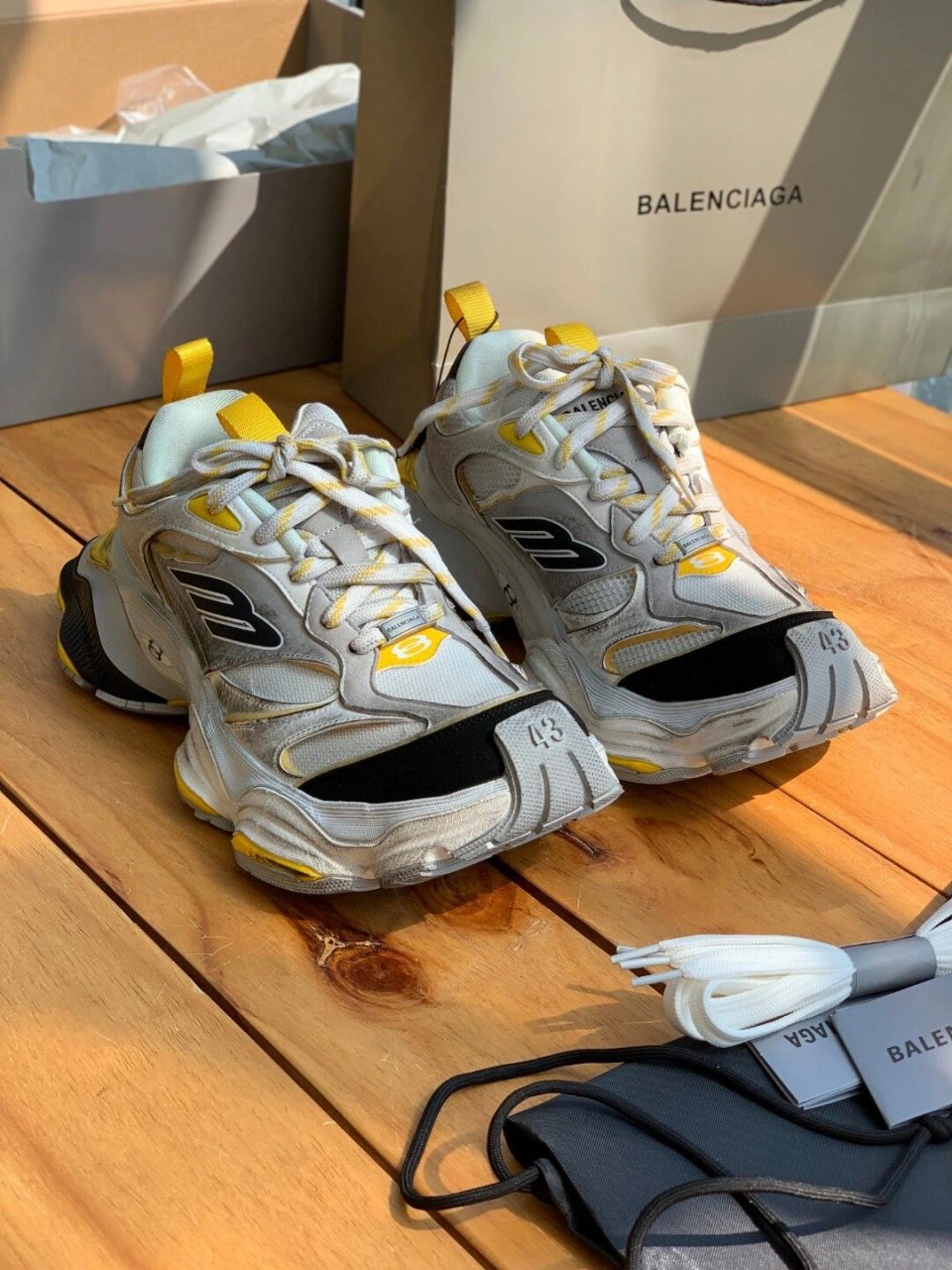 夸张的轮廓打造时尚造型balenciaga老爹鞋  balenciaga老爹鞋plus