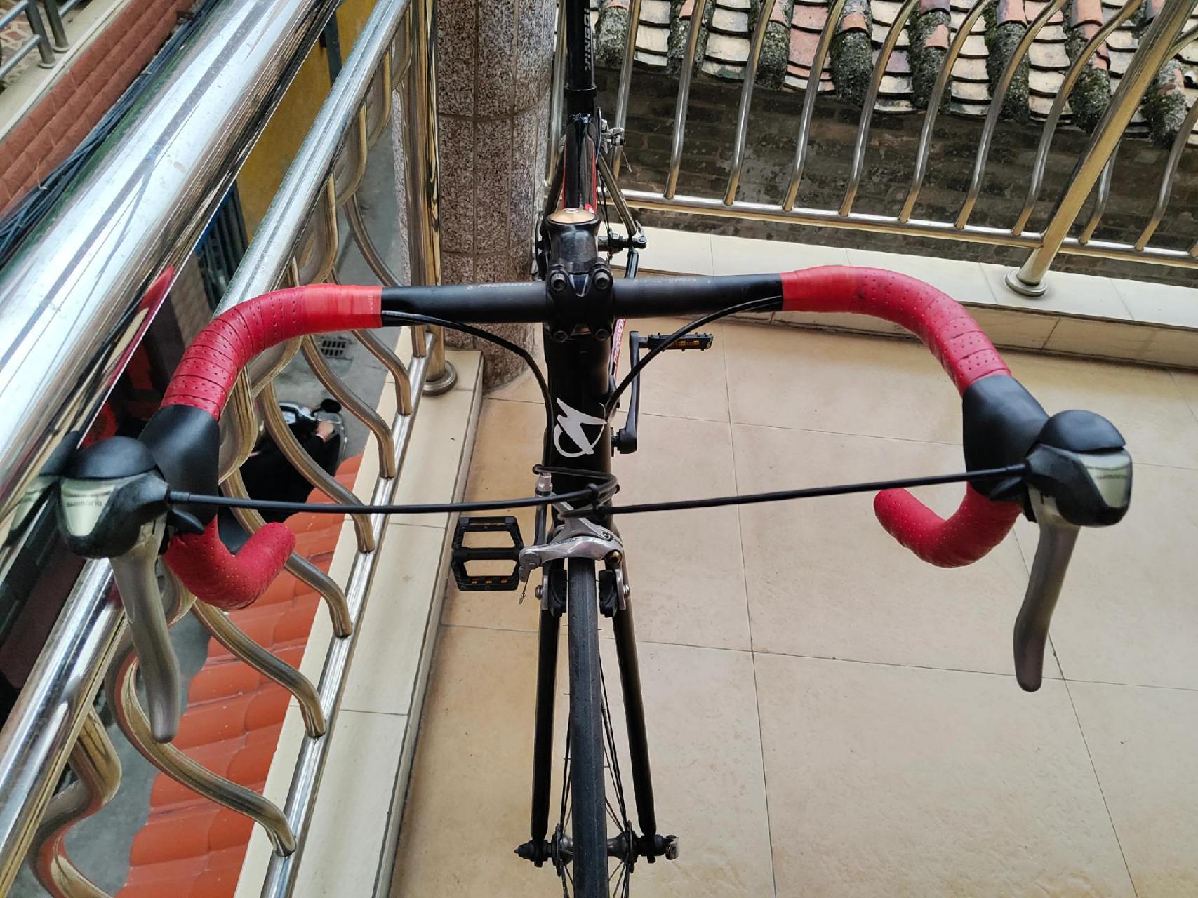 出台美利达r903公路车, 黑底红字,搭配简洁耐看!