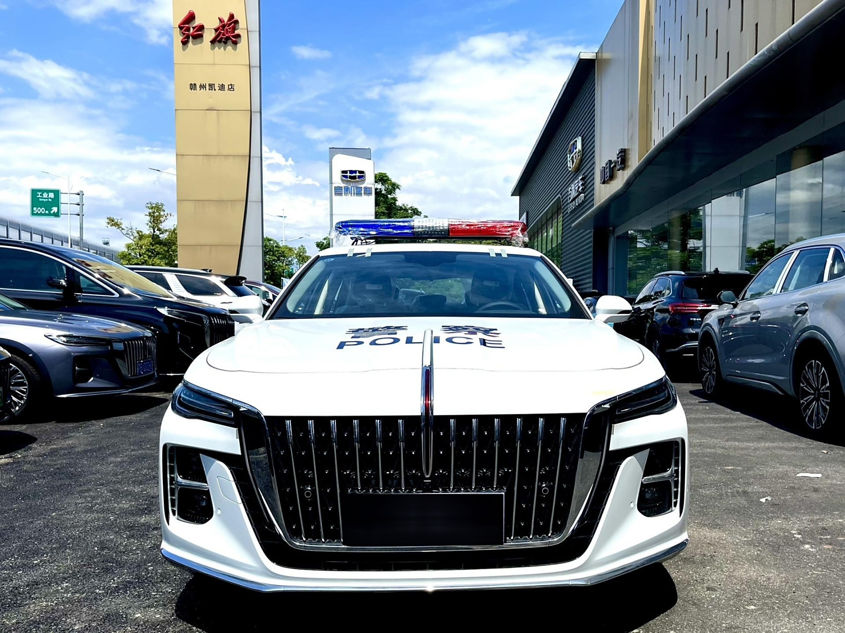 红旗h5警车现身,磅礴气势,给你十足安全感,这才是警车该有的样子