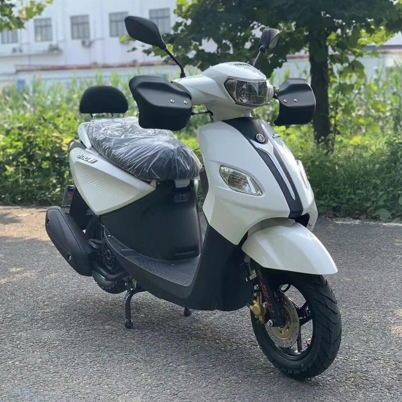 重庆哪里有卖雅马哈巧格i125的啊,价格官方7980,比这个少点或者包上牌