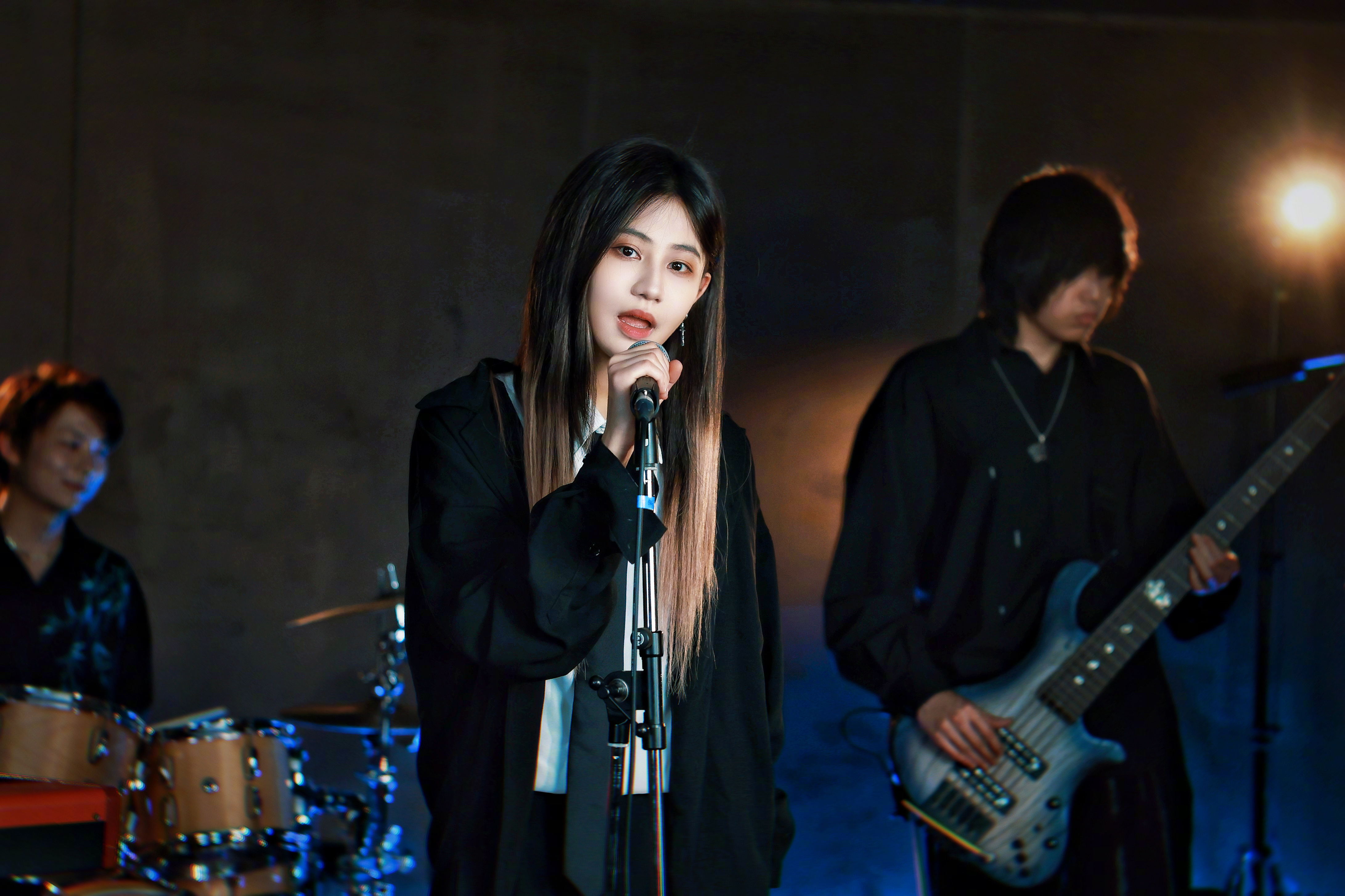 袁一琦 《季节序曲》花絮图送达 无论何时,爱意会穿越时空存在; 四季