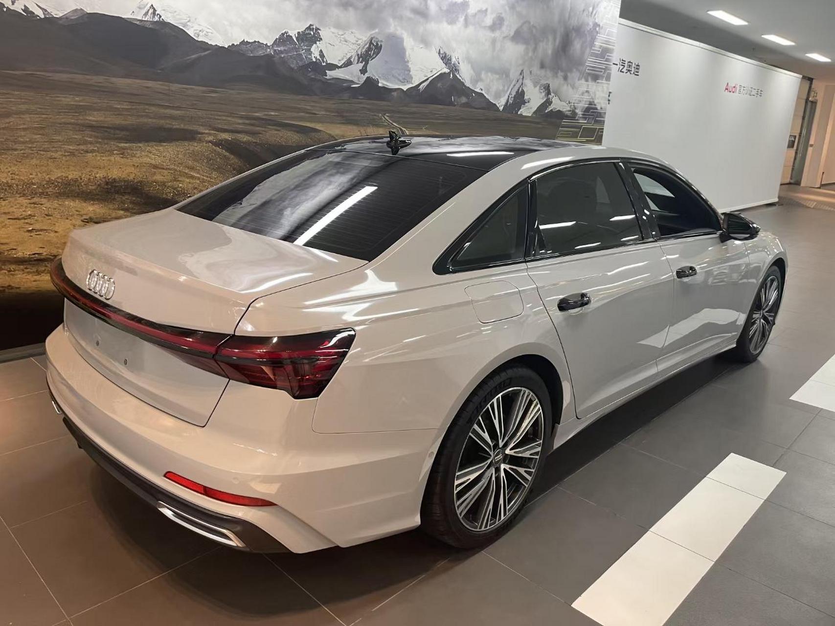 实表10万公里,全车4处补漆,其中2处有钣金 原车天云灰改白灰色, 价格