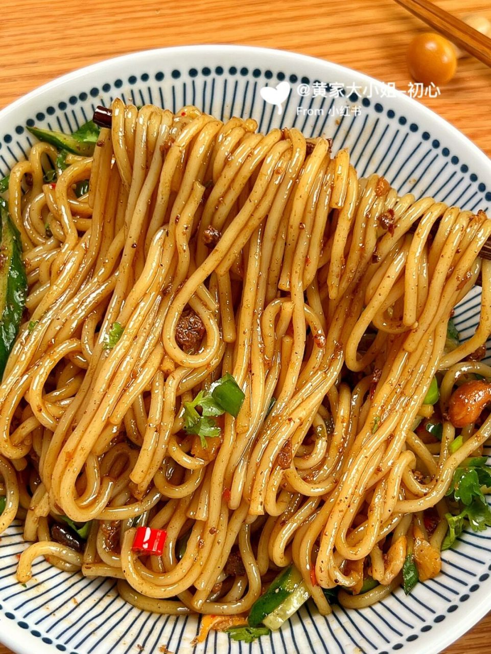 97爱嗦粉的我,一定要跟大家分享一款懒人速食   渣渣灰肉臊南昌拌粉