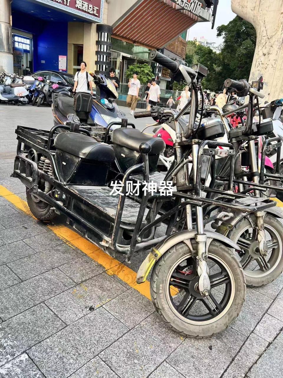 两台爬山王,精品车况.