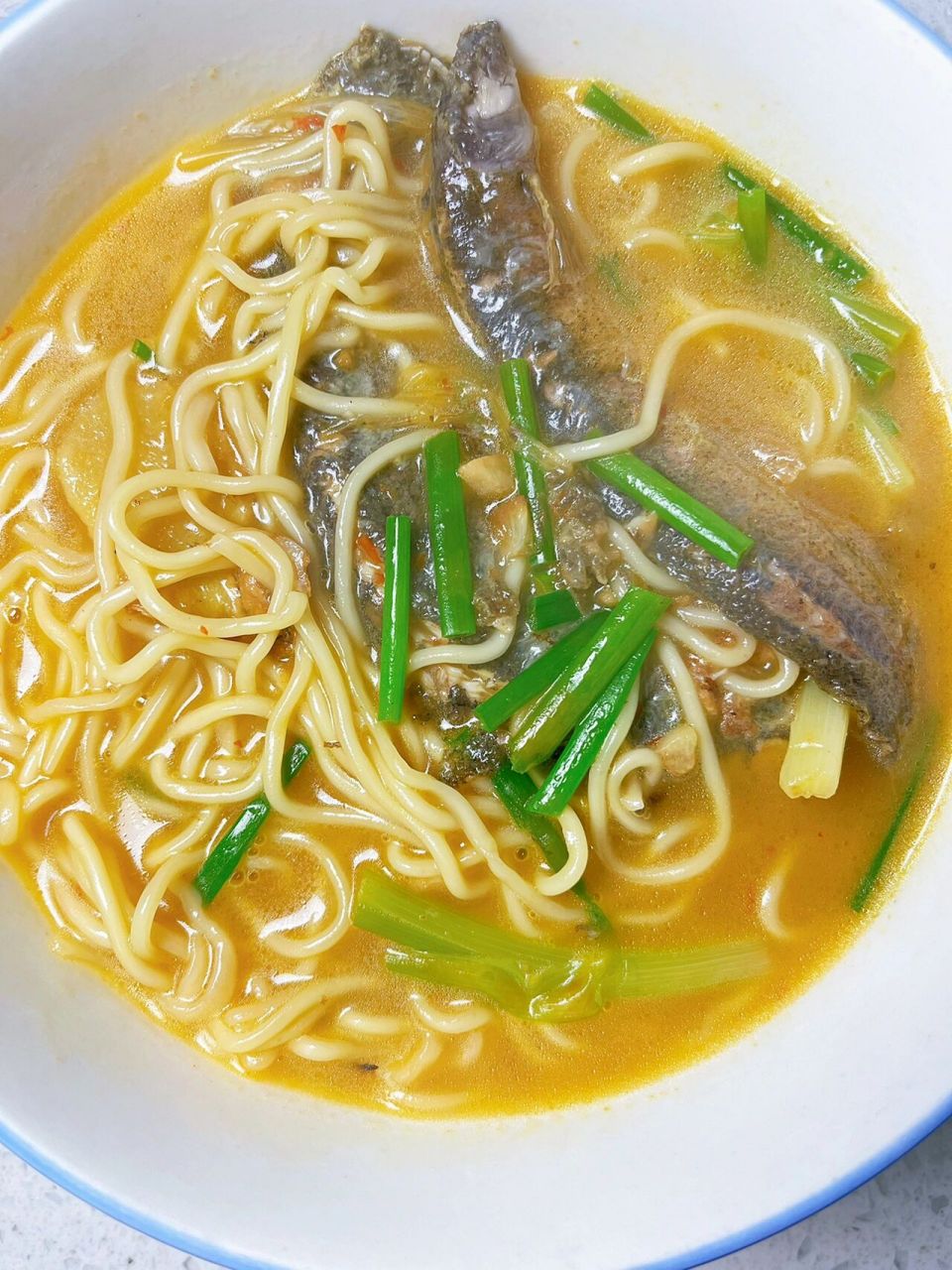 泥鳅面做法——— 准备食材:泥鳅 面 葱 姜 蒜 盐 蒜蓉酱 78