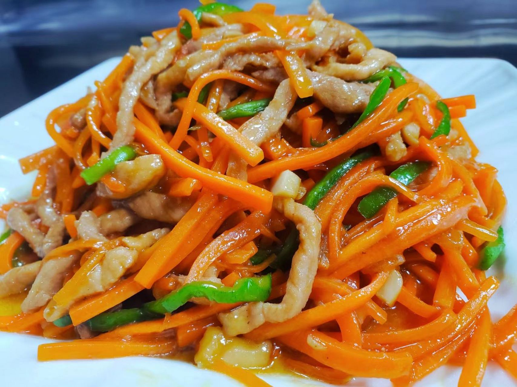 经典胡萝卜炒肉丝,的的圆大厨教你做 高营养的胡萝卜炒肉丝,美味又