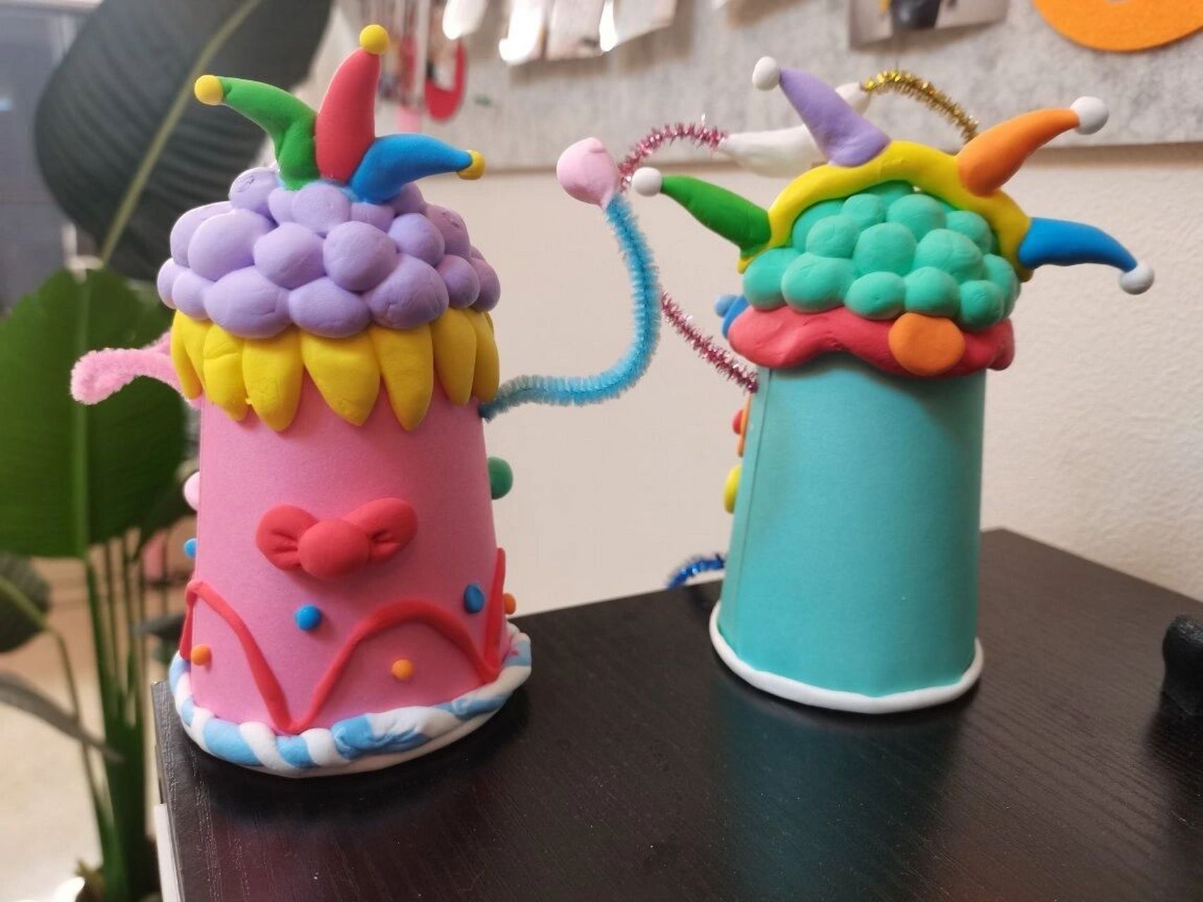 用扭扭棒安装手脚,内部用超轻粘土固定扭扭棒(如图3,内部图.