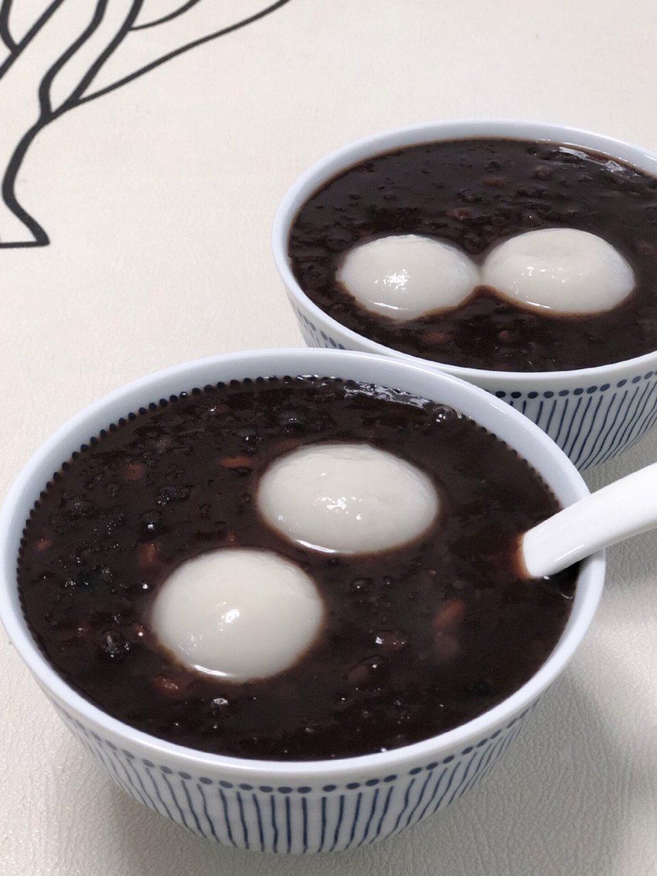 甜甜糯糯的黑米粥77汤圆,幸福感爆满97 黑米粥做法很多,我个人更
