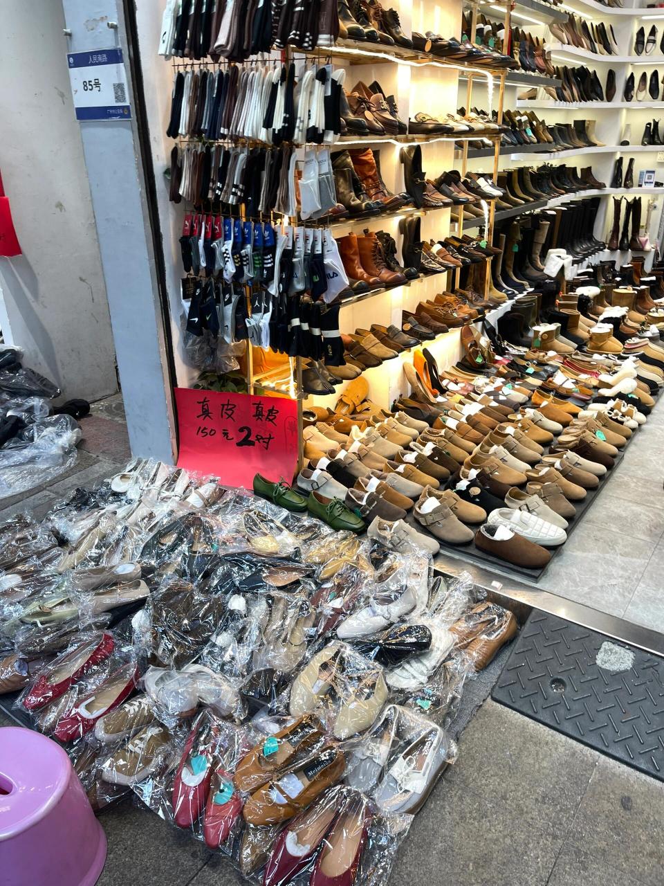 认准这里7215广州鞋子批发一条街