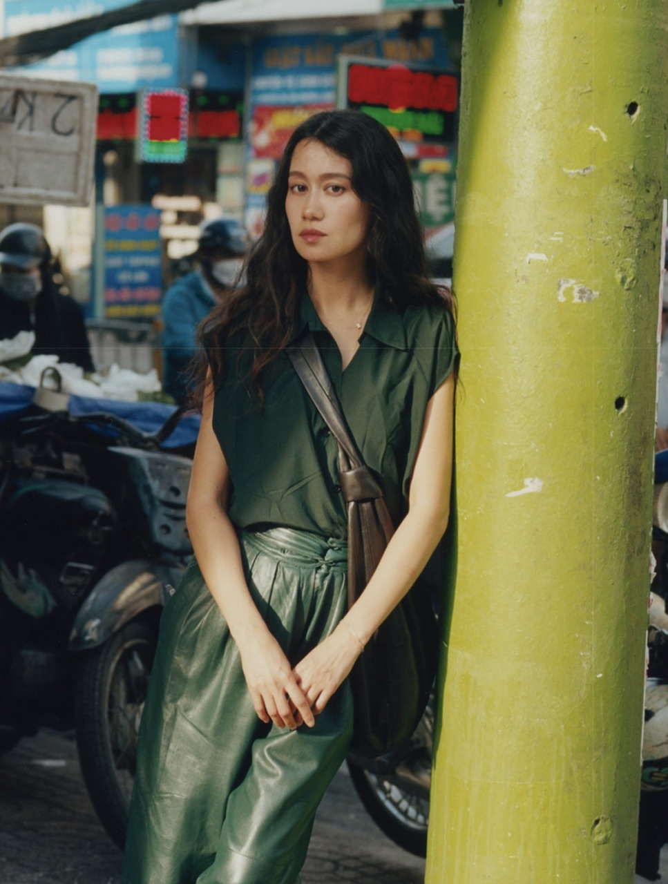 sarah-linh tran x emagazine 2月刊内页大片 	 lemaire秀场外很少能