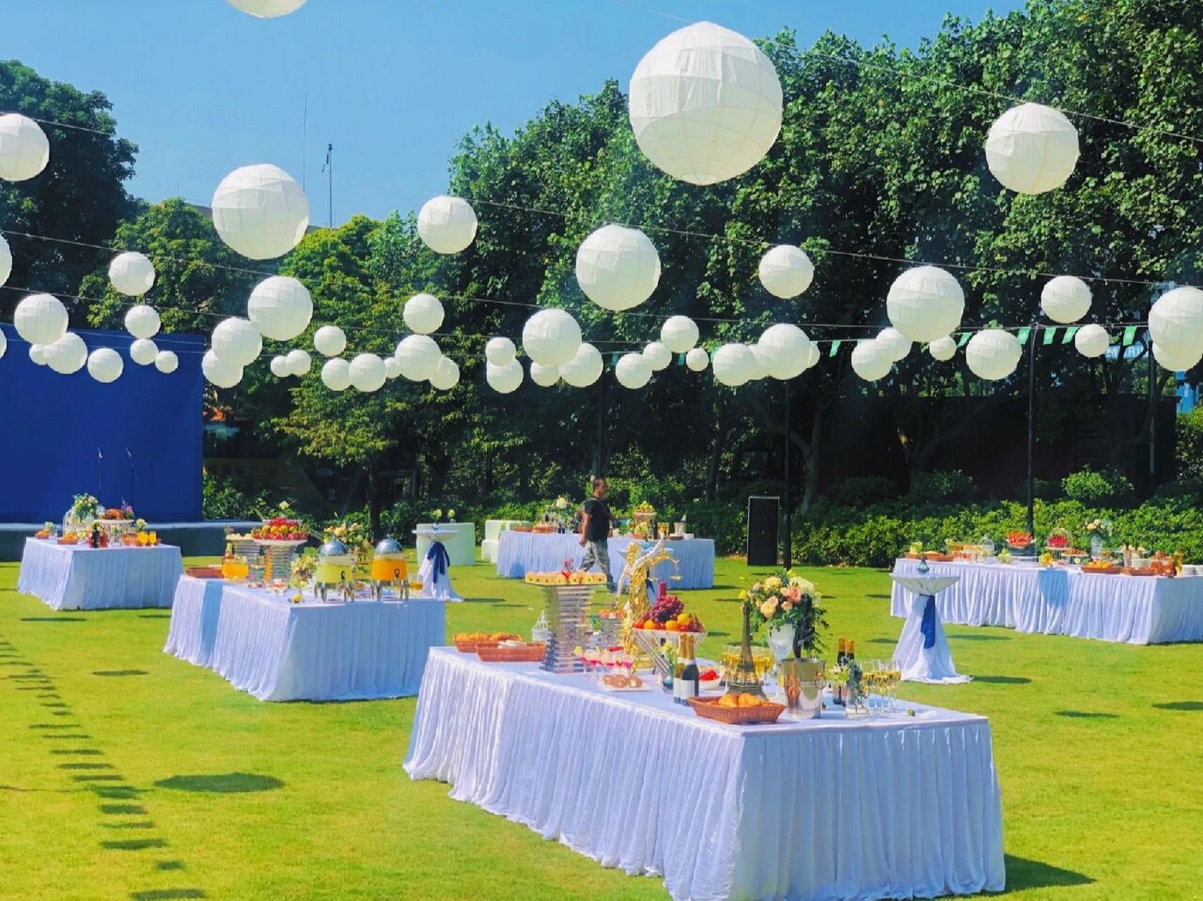 草坪冷餐派对～ 我们主要承接高端自助餐,私人家宴,商务茶歇,盆菜宴会