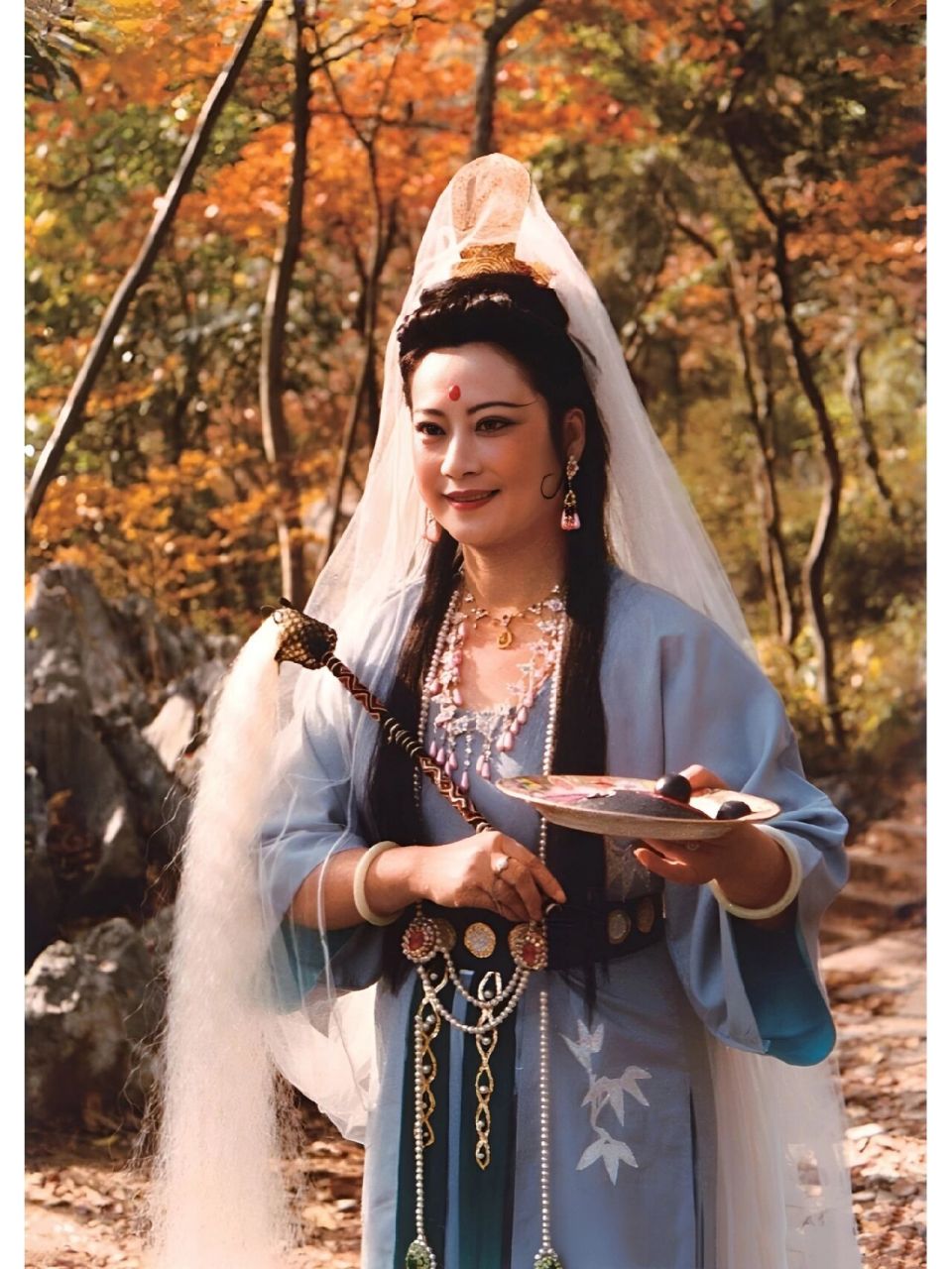 86版西游记南海观世音菩萨剧照(1)