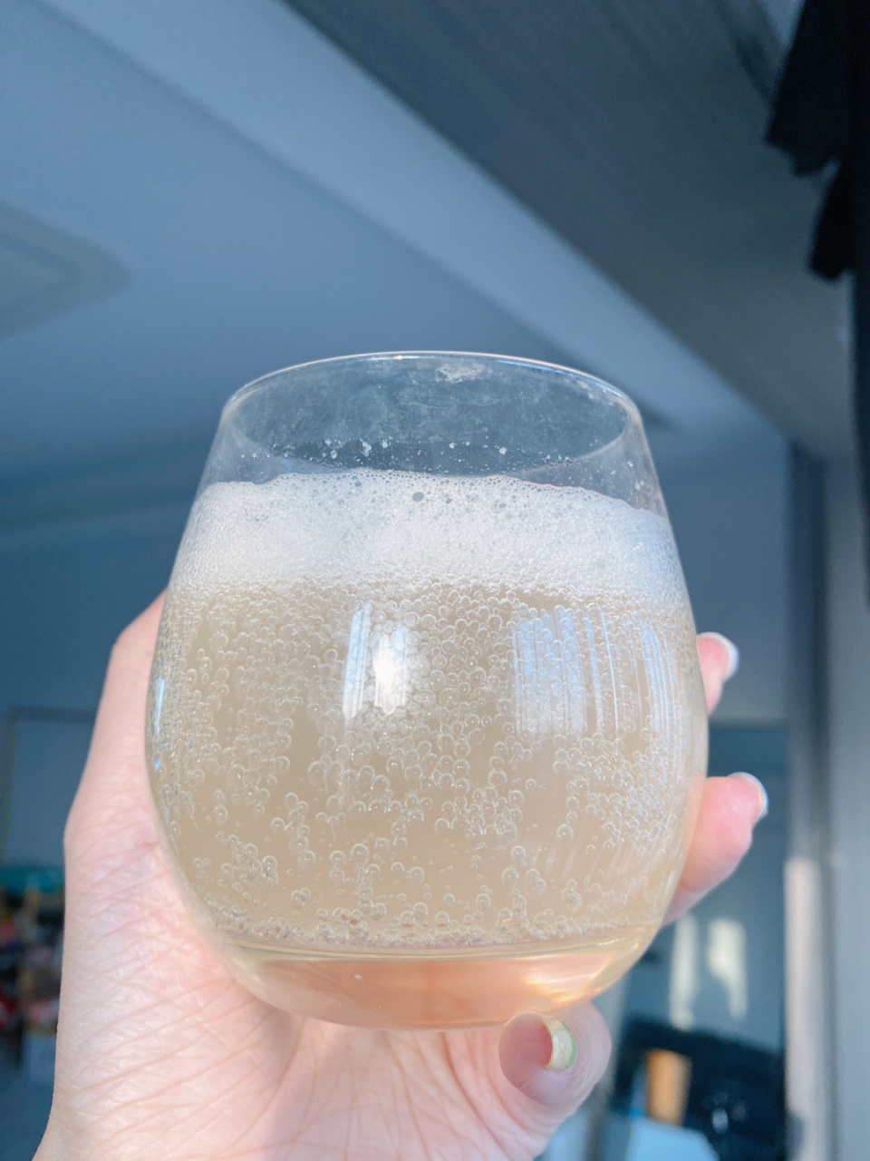 喝完一定会回购的白桃汽水04 气泡真的很足,冰镇喝爽翻 不是勾兑的