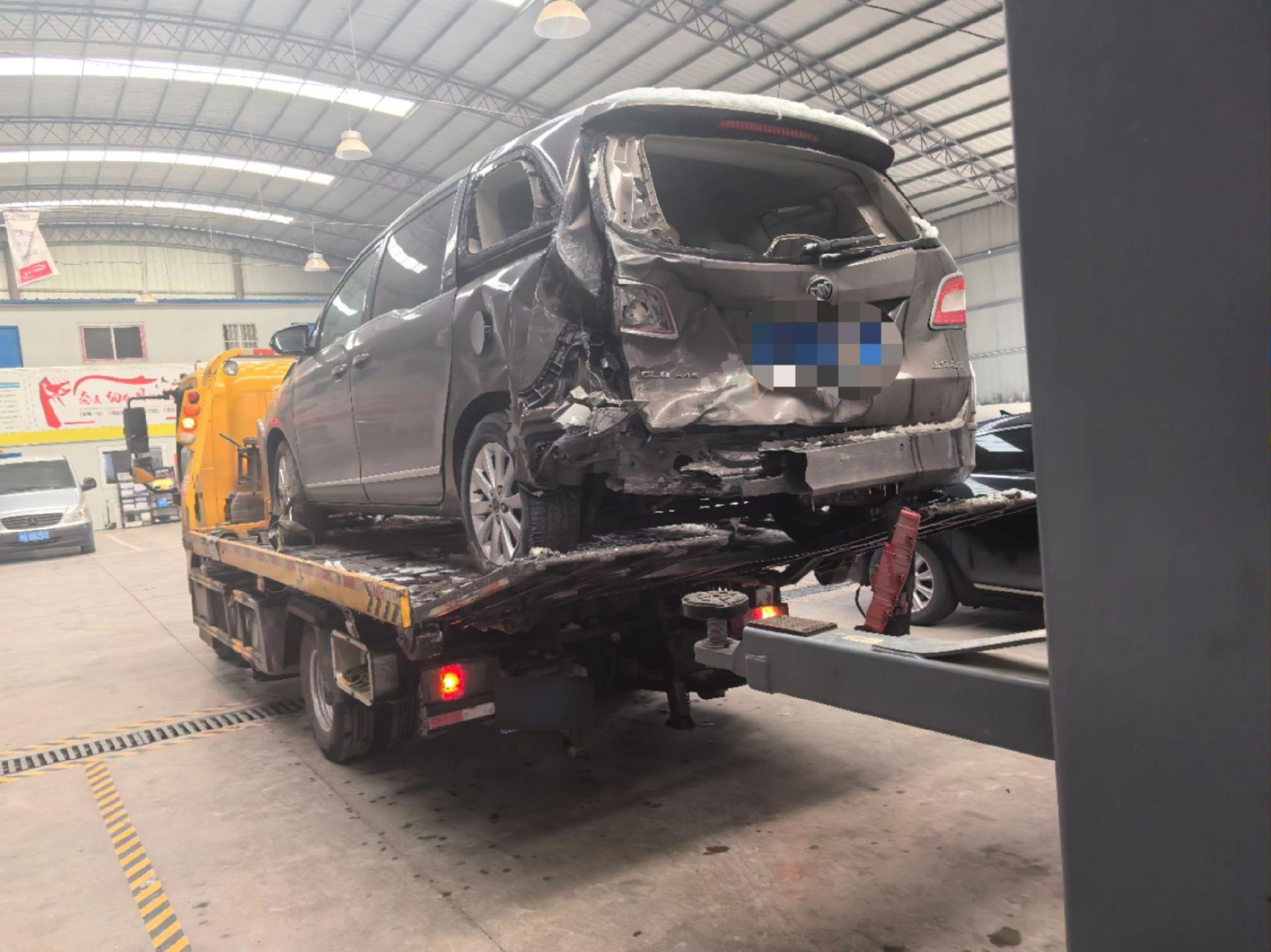 别克gl8前后事故,维修前后对比!