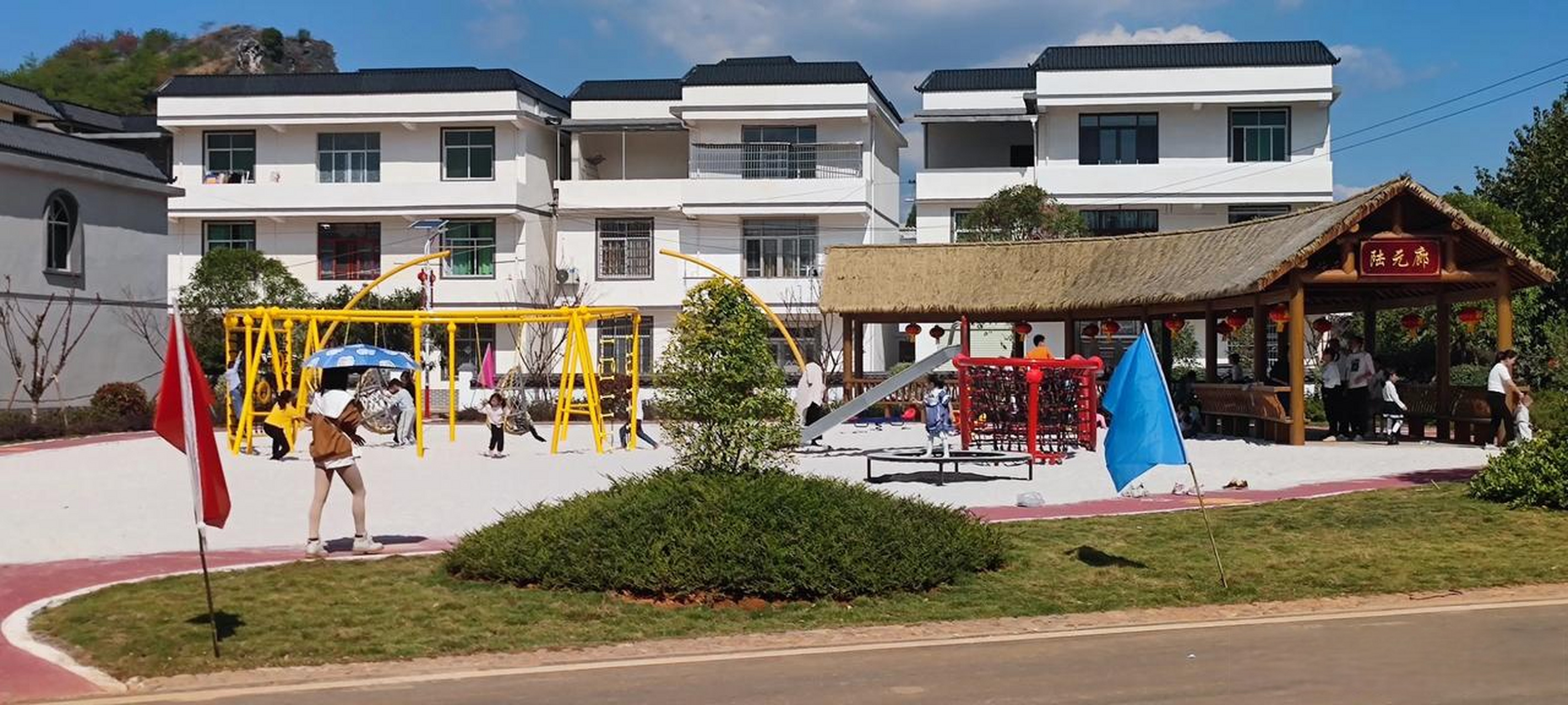 让故乡成为有梦想的地方,这里是瑞金城外沙洲坝的一个小村庄,蓝天