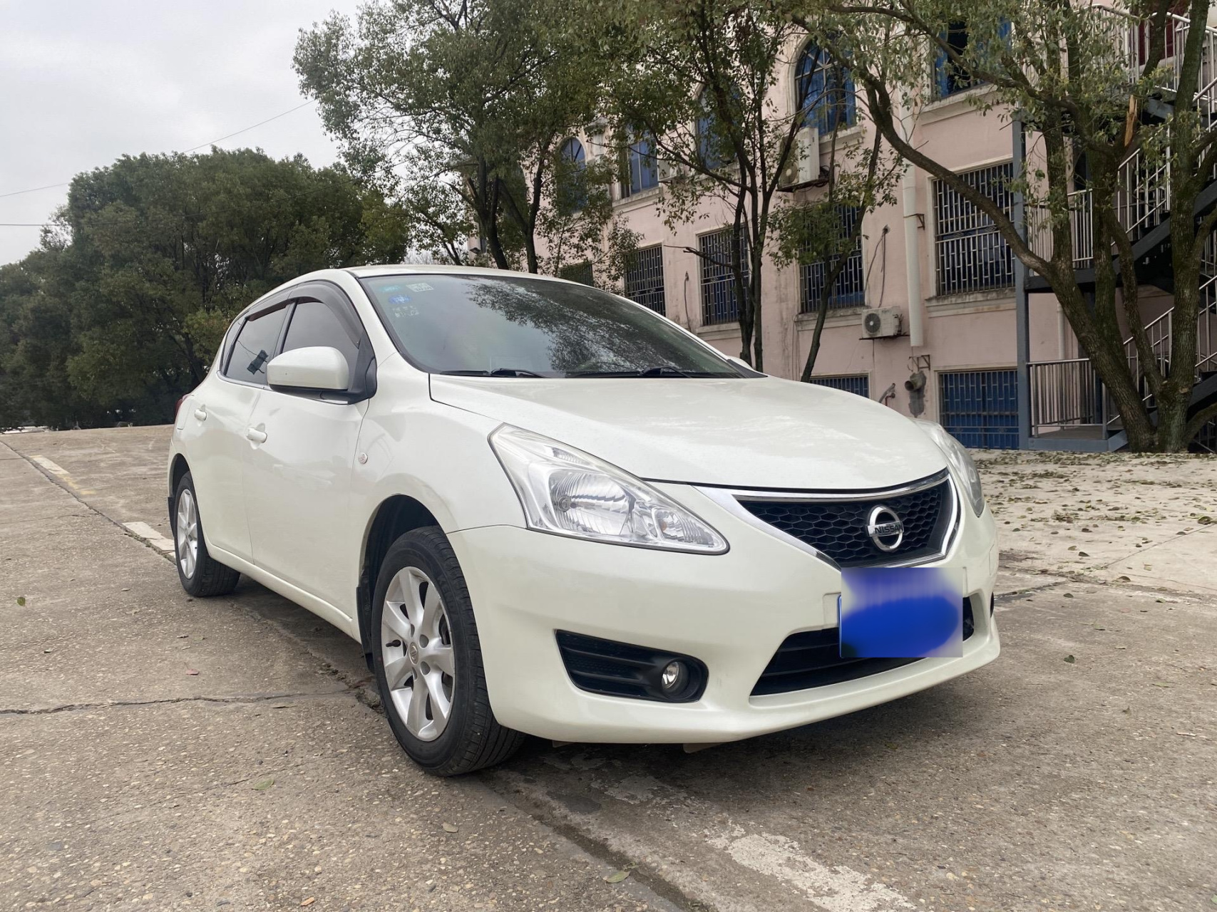 13年日产骐达,自动挡1.6排量,车况精品,全款3万多.