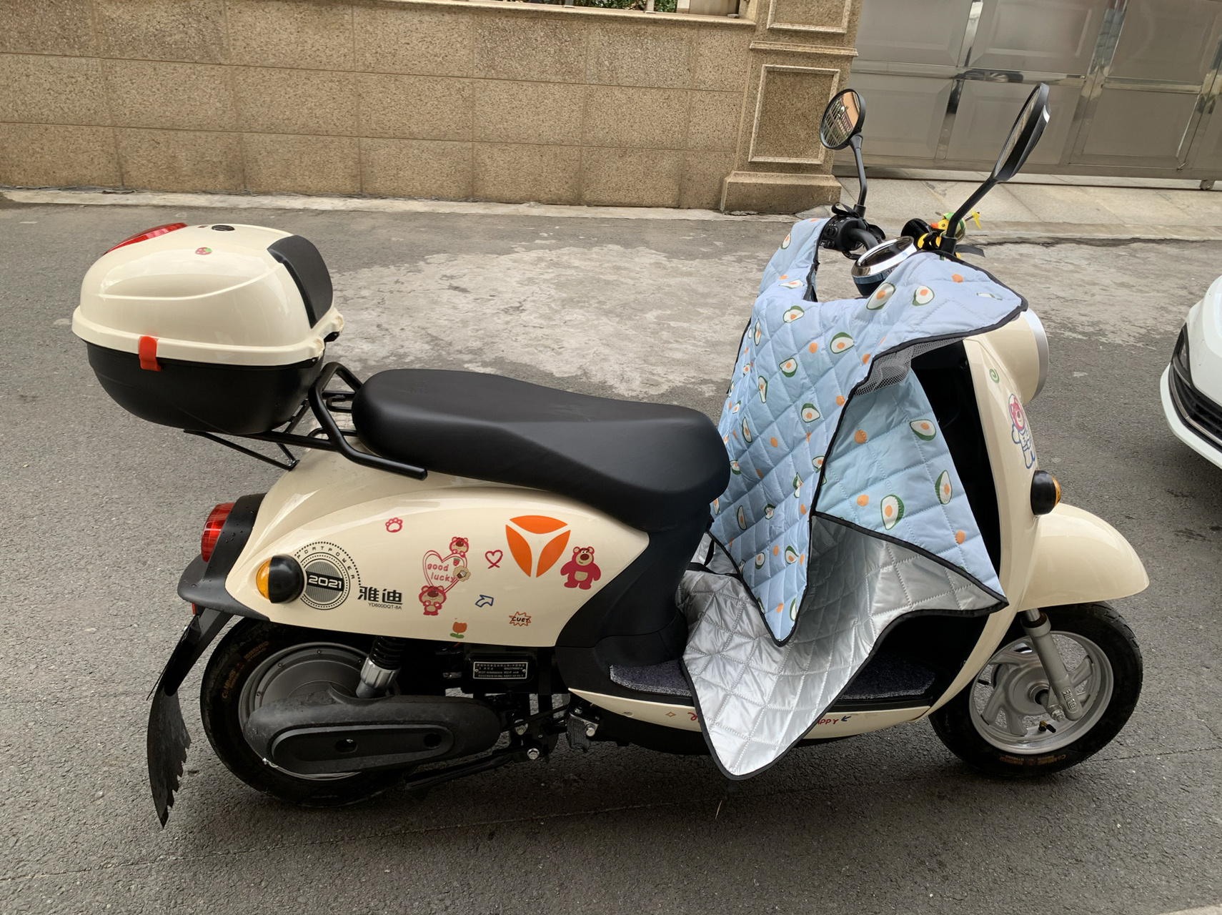 雅迪以旧换新电动车901599,心爱的小车车 8215品牌: 雅迪 米彩