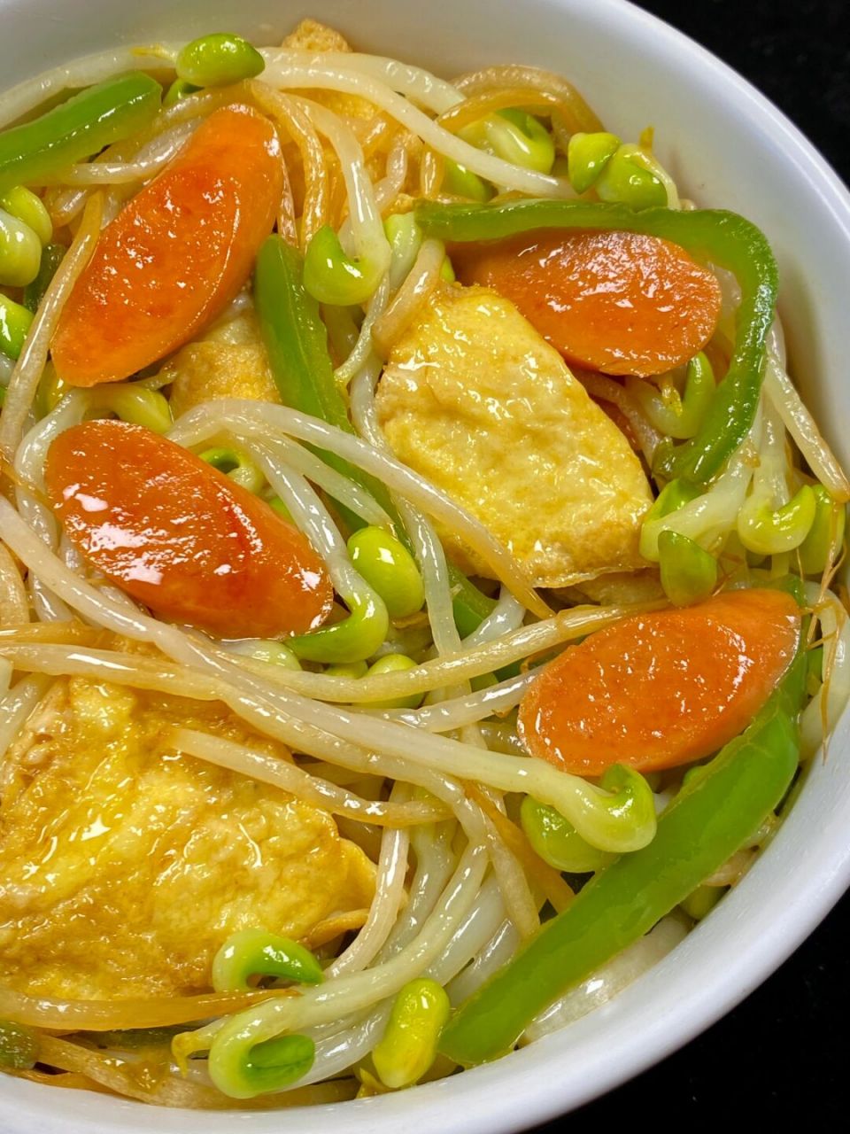 低脂的青椒豆芽炒鸡蛋火腿真的是泰香了,巨掉秤!香辣爽脆,营养美味.