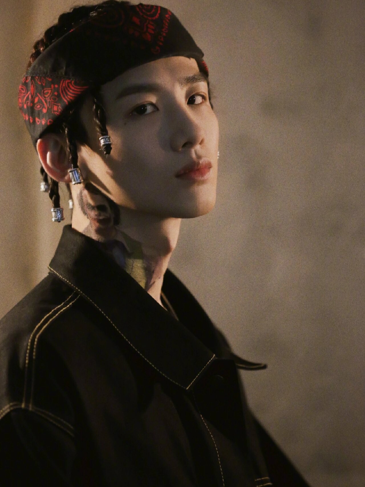 没有纹身的白白热衷于各种酷酷的纹身贴