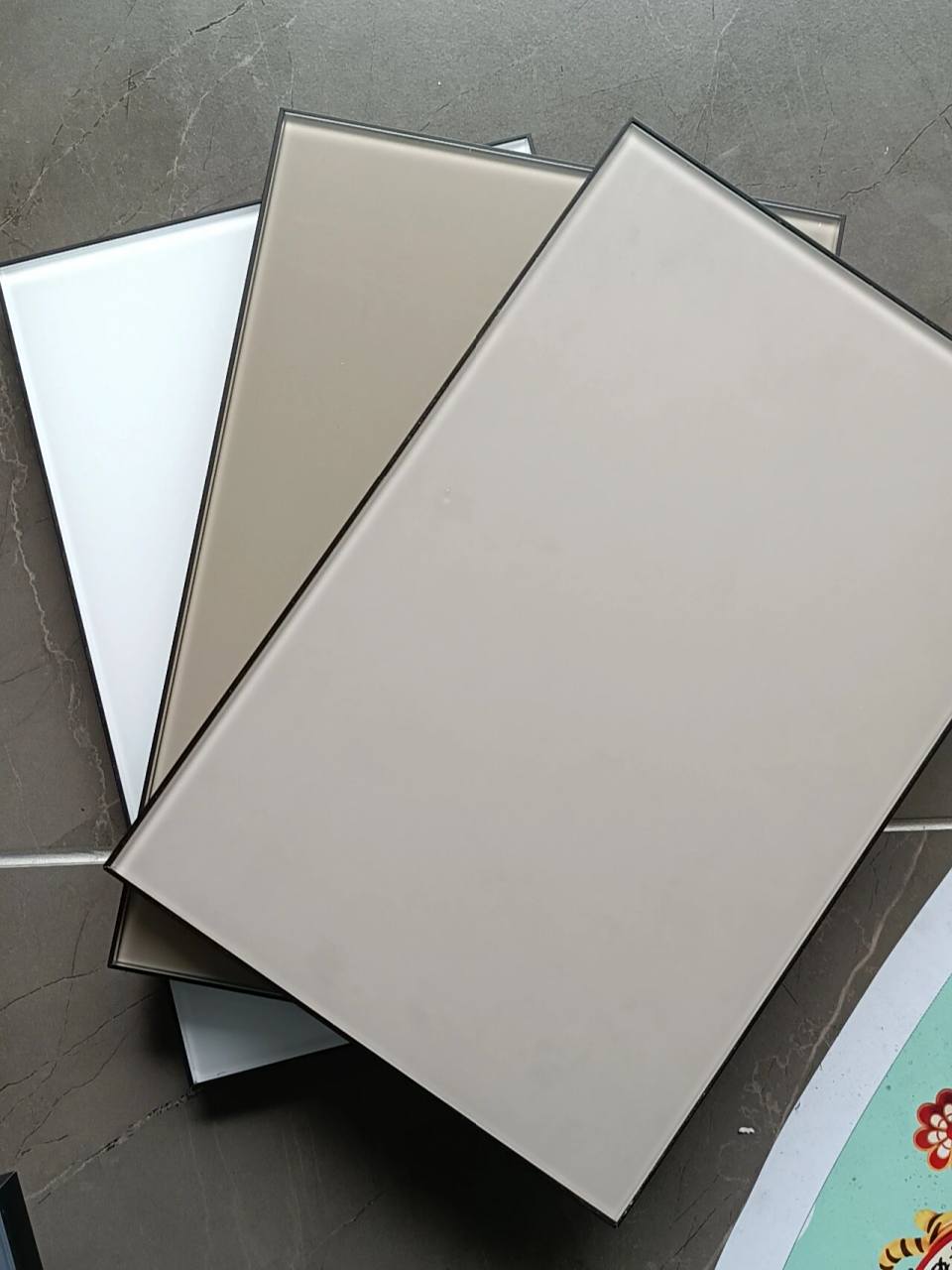 高品质彩晶玻璃门橱柜门碳晶门晶钢门