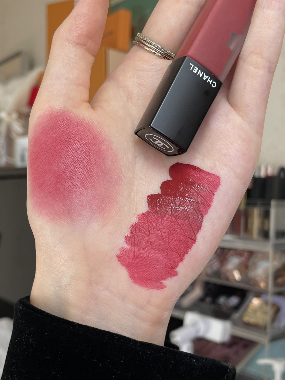 96香奈儿哑光唇釉806 这支是清冷温柔的乌木蔷薇93 质地不愧是