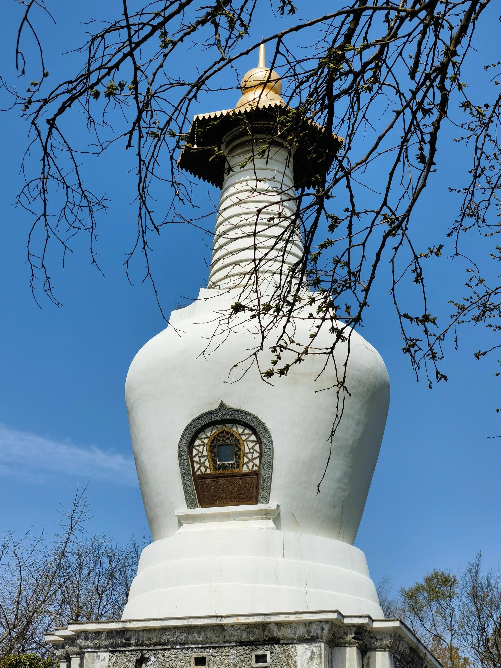扬州吸引去的,但去之前才知道是农历三月 景色是很美,瘦西湖门票100算