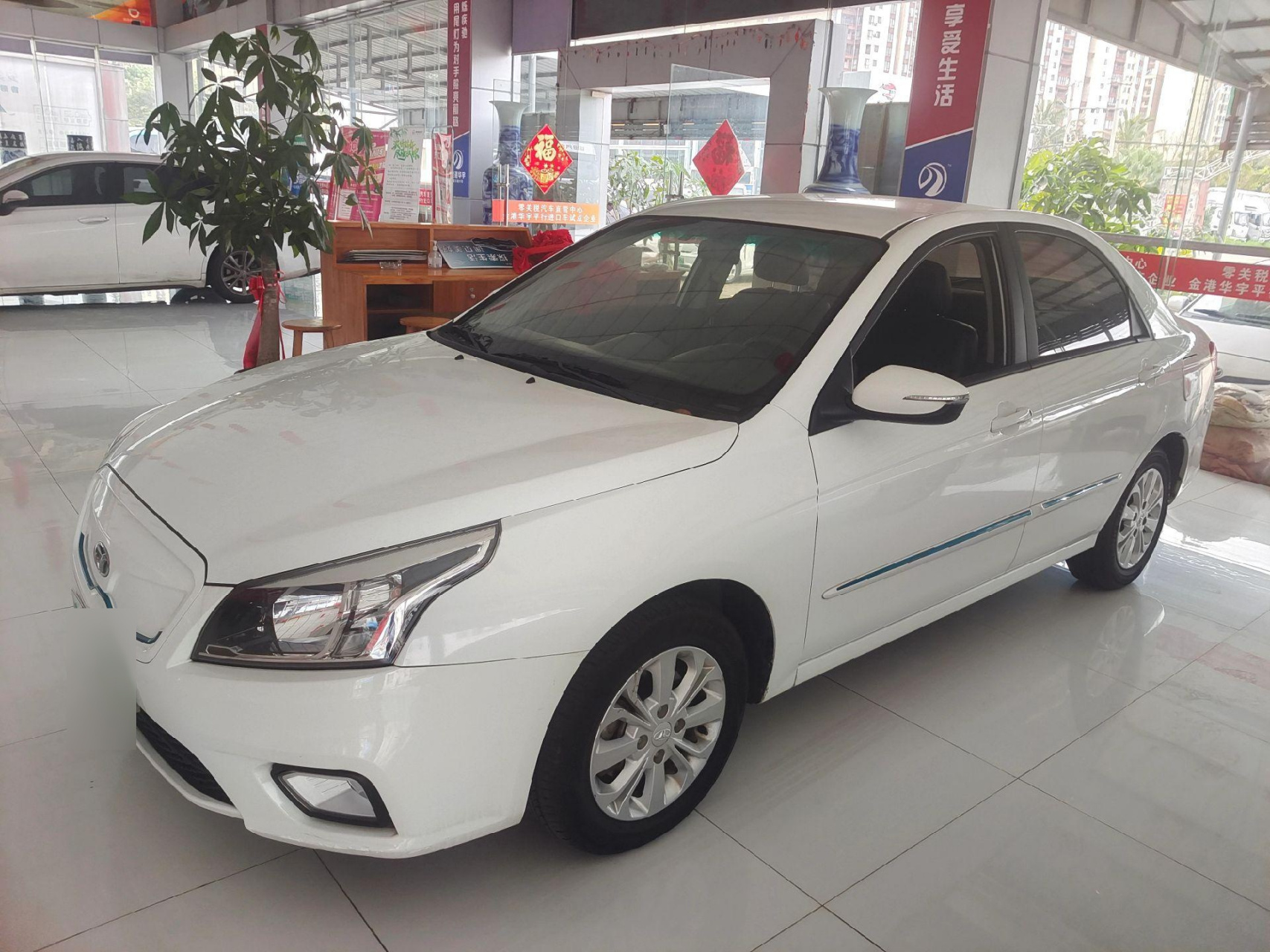 东风华骐 续航300公里 18年12月上牌 小车状态非常好 现价2.98万