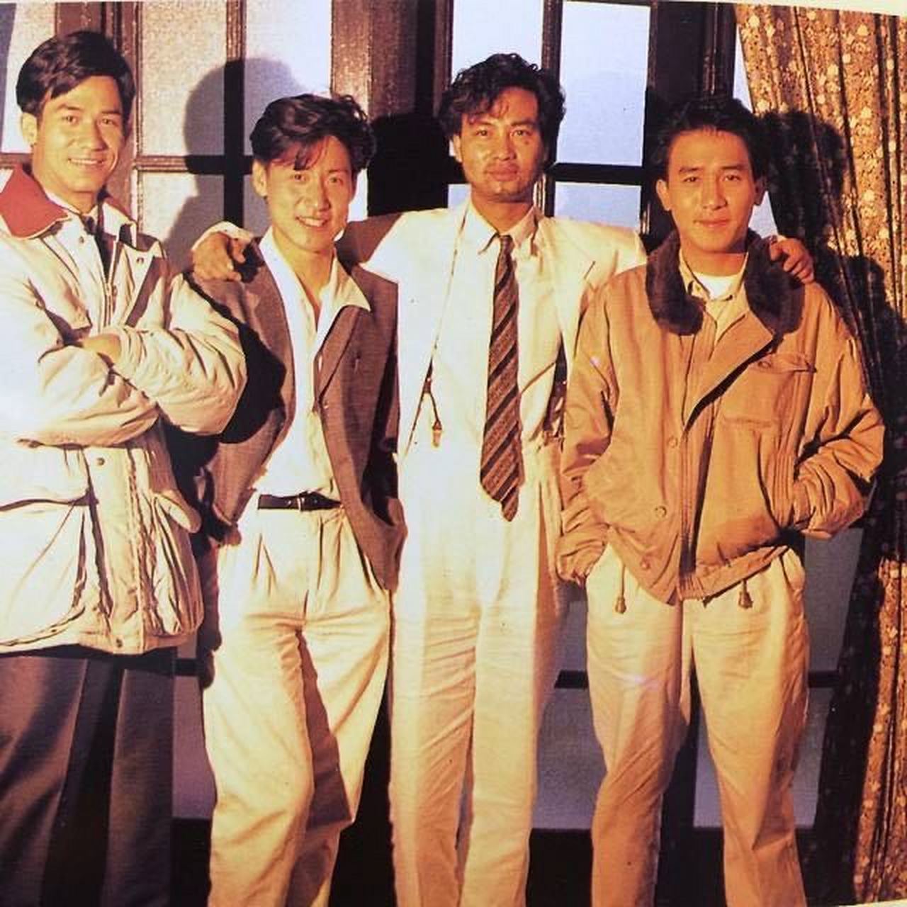 1990年,由吴宇森执导的电影《喋血街头》几位主演:梁朝伟,张学友