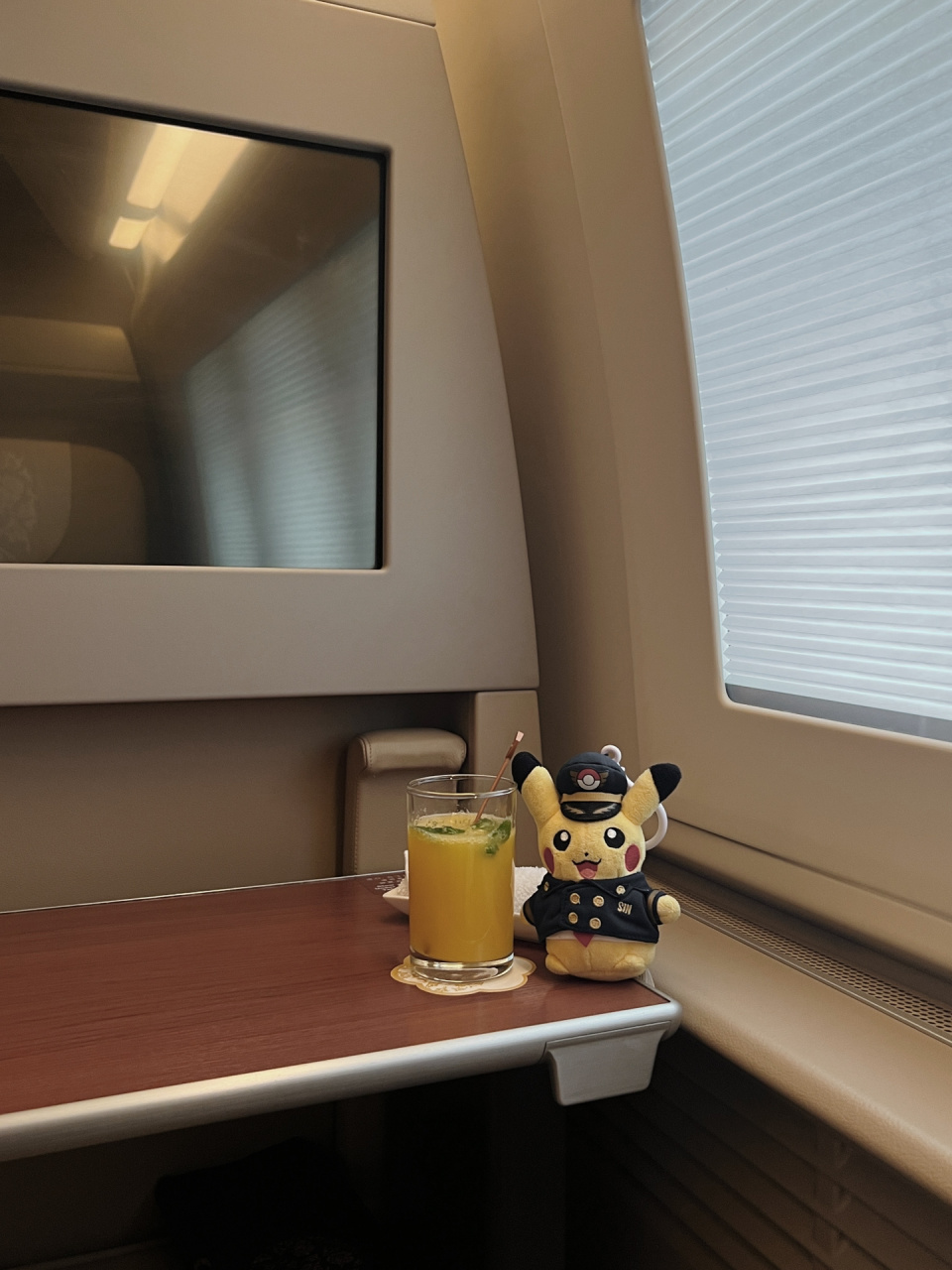 东航777-300(er)头等舱:pvg-ctu 0115:上海浦东-成都双流 东航773