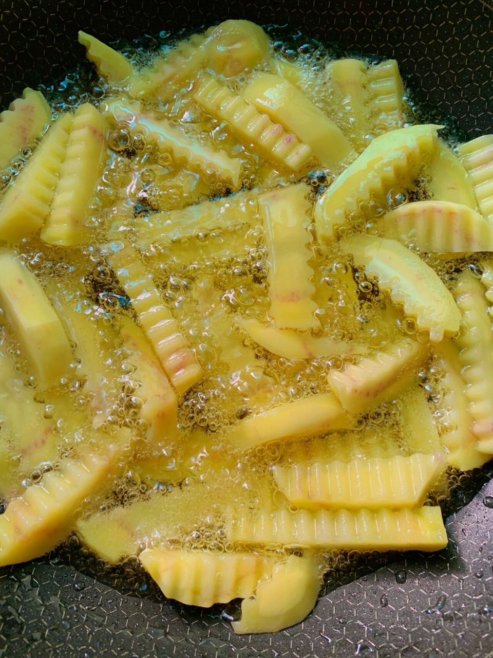 炸洋芋 云南的灵魂美食,99炸洋芋99爱了爱了 炸洋芋 云南的灵魂