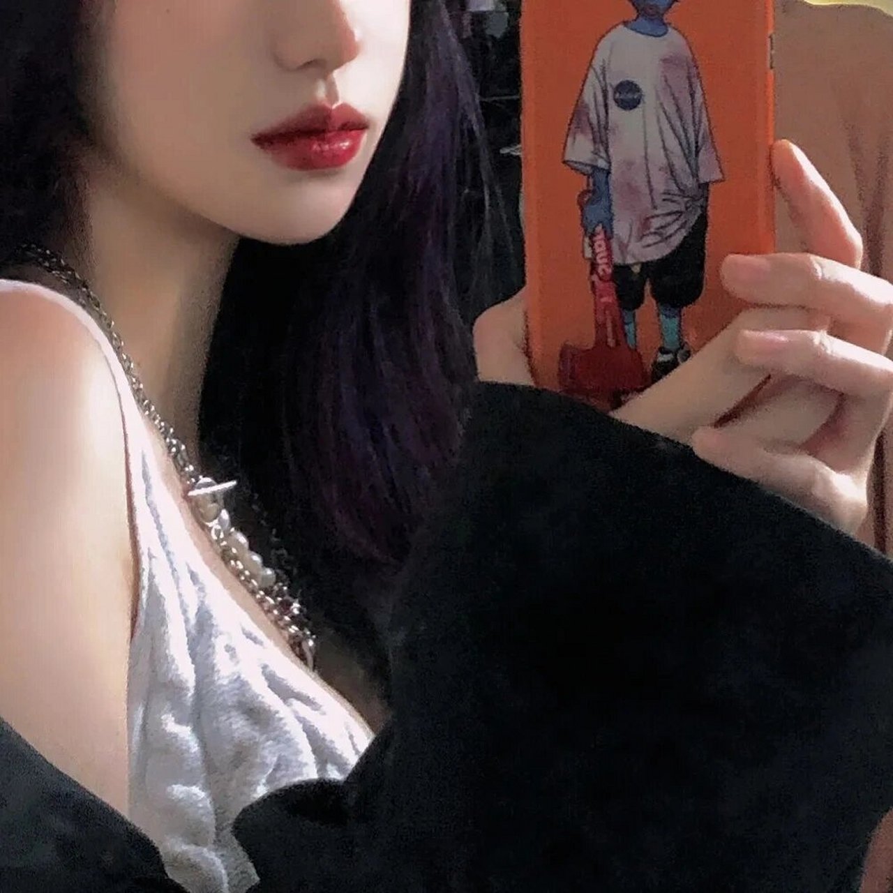 红唇成熟美女头像