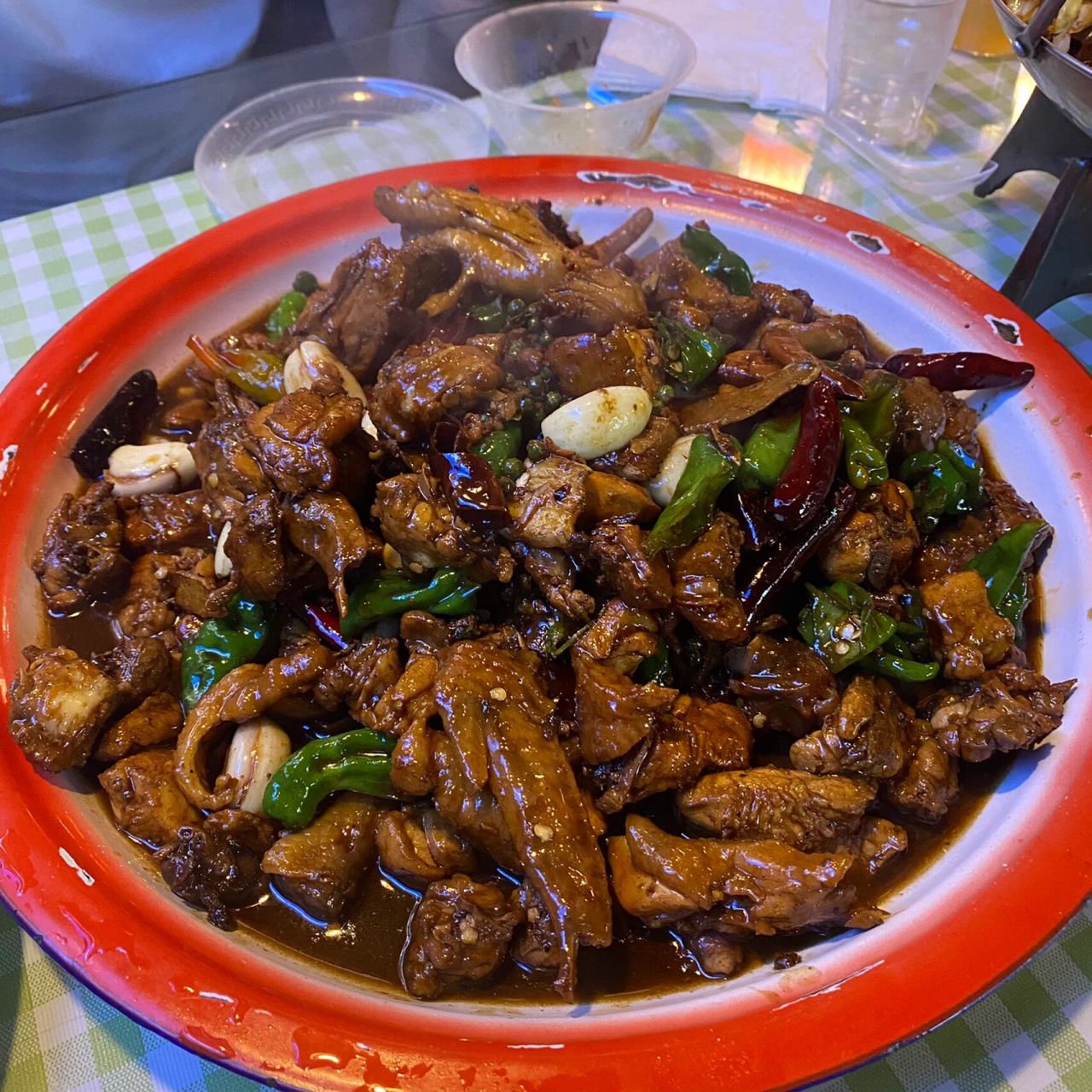 泰安美食推荐 泰安炒鸡真的炒鸡好吃量很大 68块钱应该是一只小公鸡很