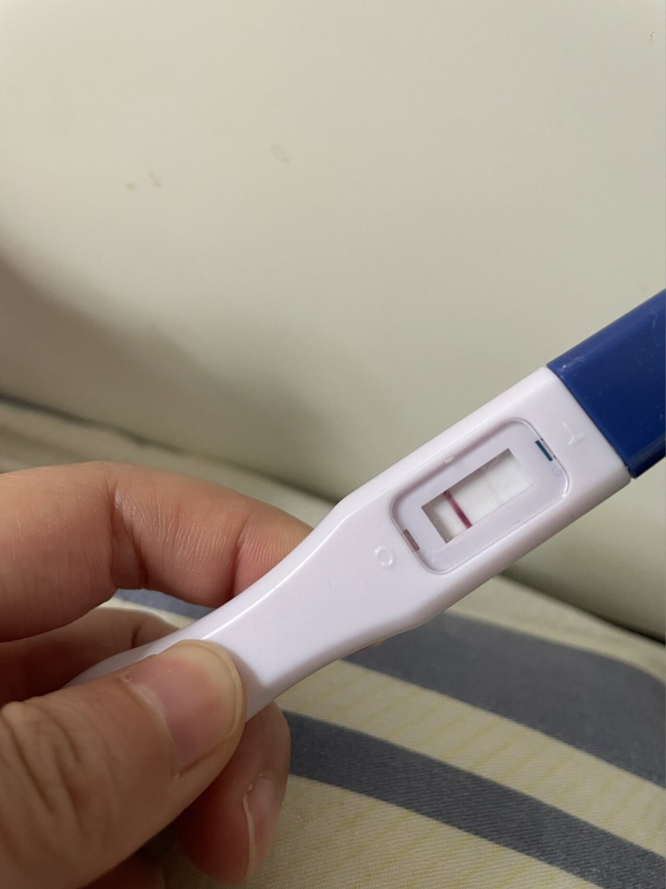 验孕棒一深一浅,怀孕吗?帮忙看一下 末次月经是6.