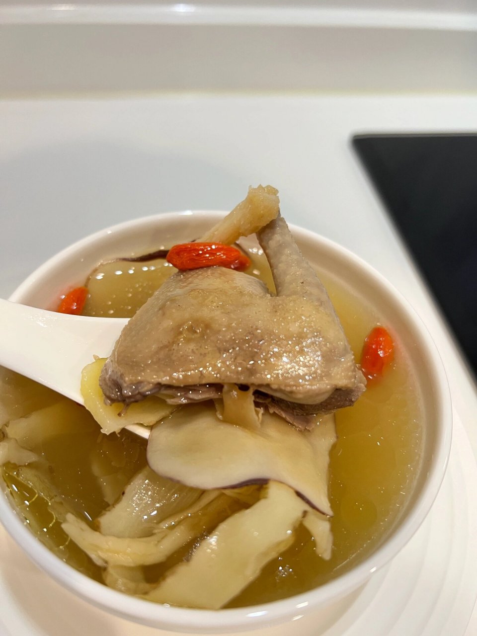 熬夜必喝|滋阴养颜 海底椰沙参玉竹鸽子汤 最近世界杯好多小伙伴熬夜