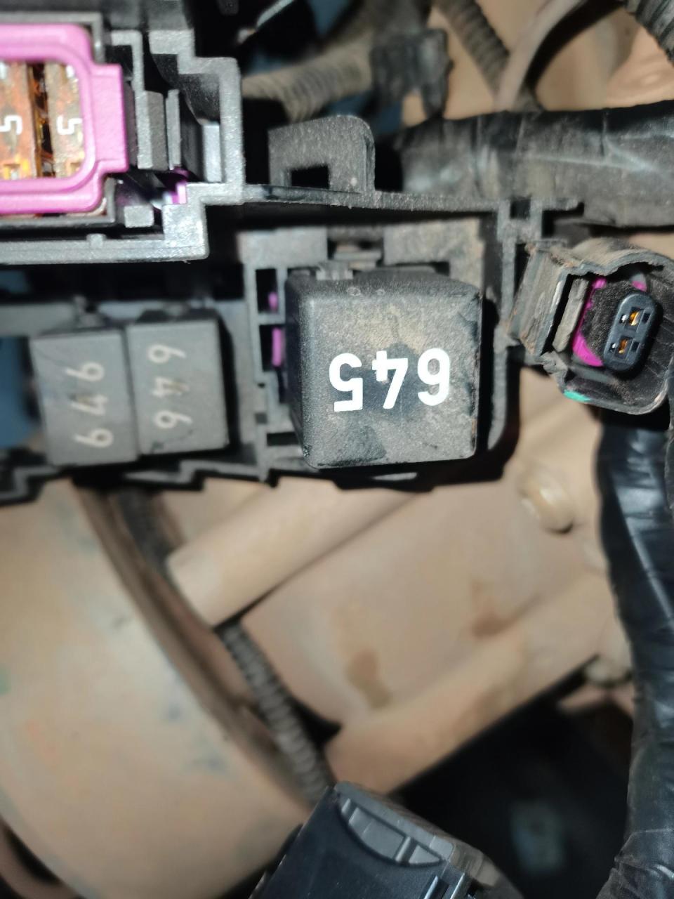 奥迪q5行驶中有时会熄火,启动无反应,报p068a00主继电器过早,和p30