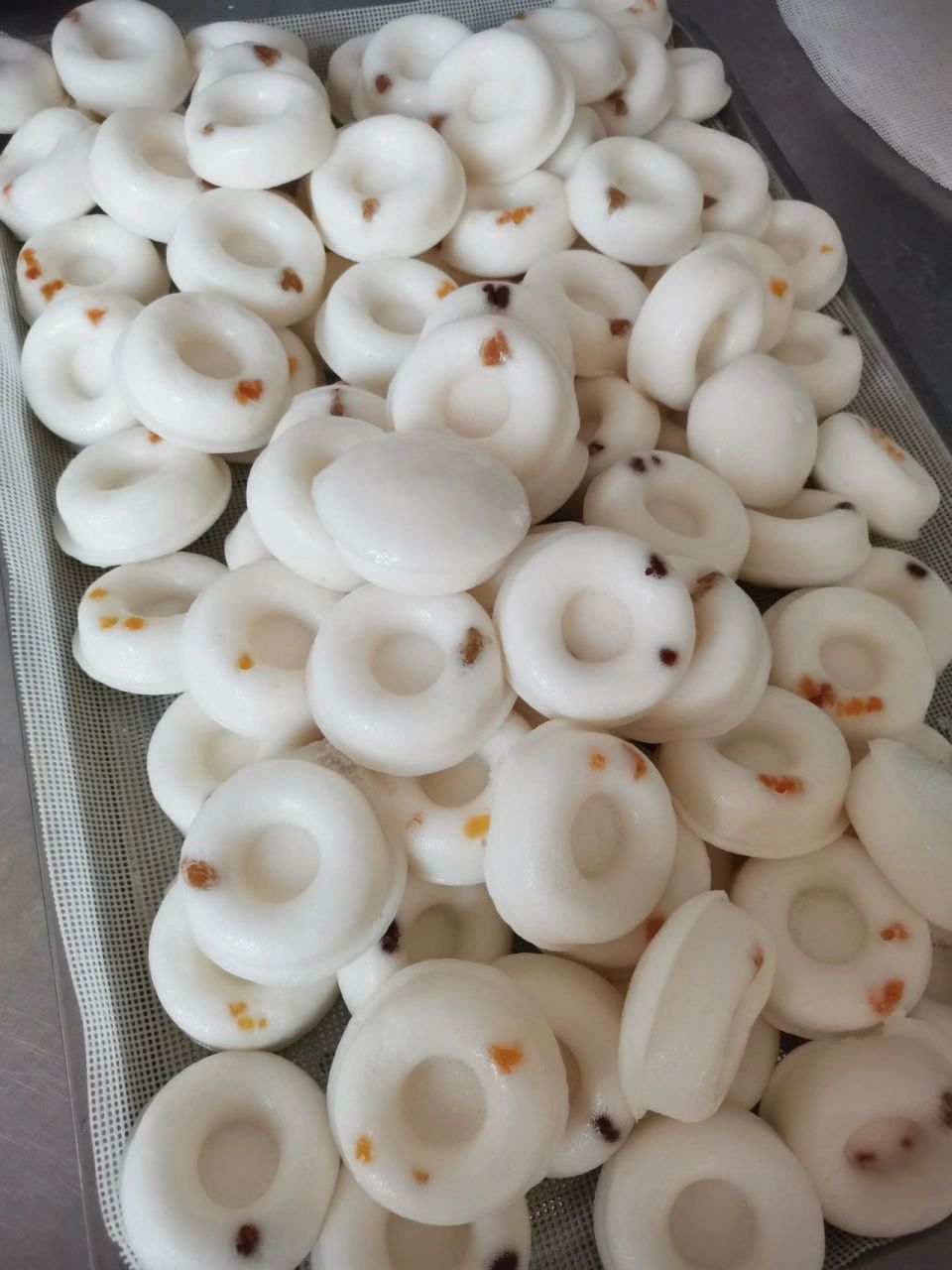 成品口感软糯q,可能很多人为了好宣传,把形状一样的糕都改成水塔糕的