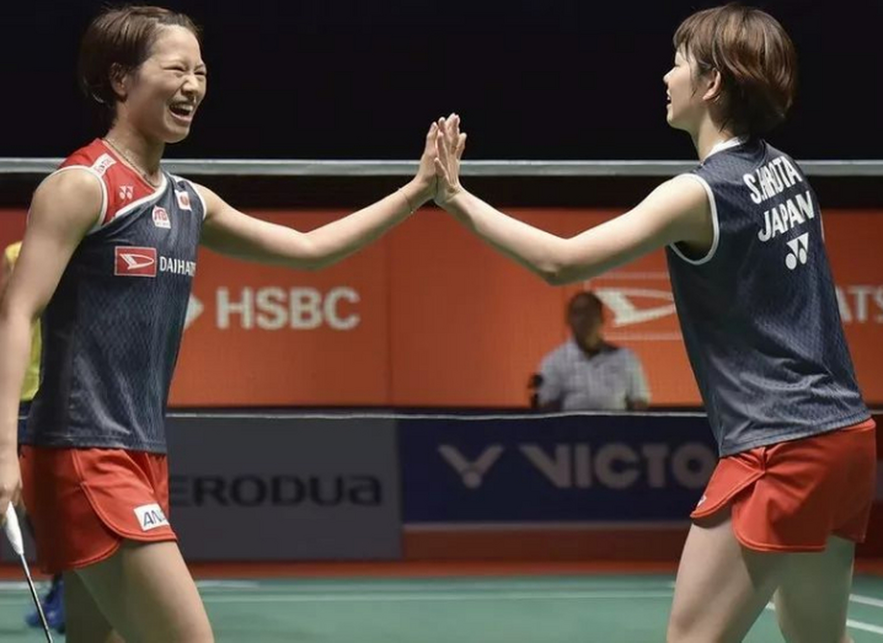 2023年新加坡羽毛球公开赛#  福岛由纪/广田彩花 21-12,21-14 许嘉 